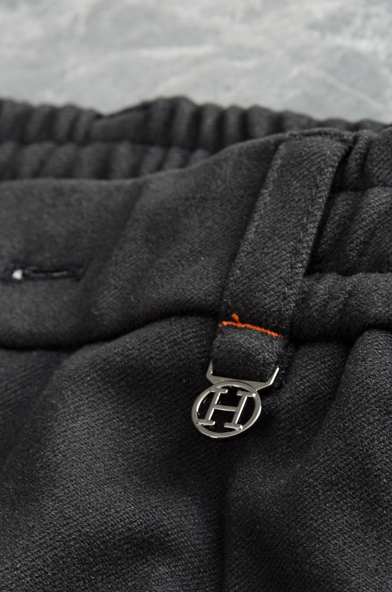 爱马仕2025 FW新品 弹力抽绳腰头男士休闲舒适直筒长裤其匠心打造，毋庸置疑的极品重磅，无需过多的词汇