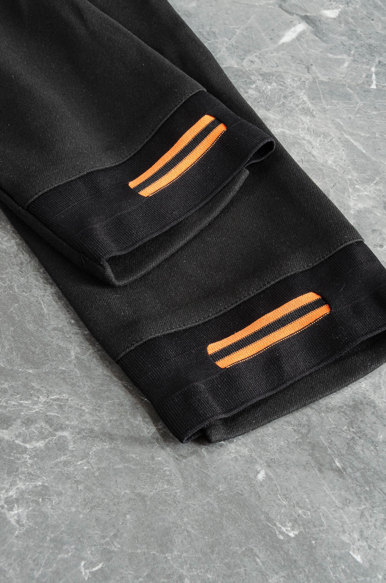 爱马仕2025 FW新品 弹力抽绳腰头男士休闲舒适直筒长裤其匠心打造，毋庸置疑的极品重磅，无需过多的词汇