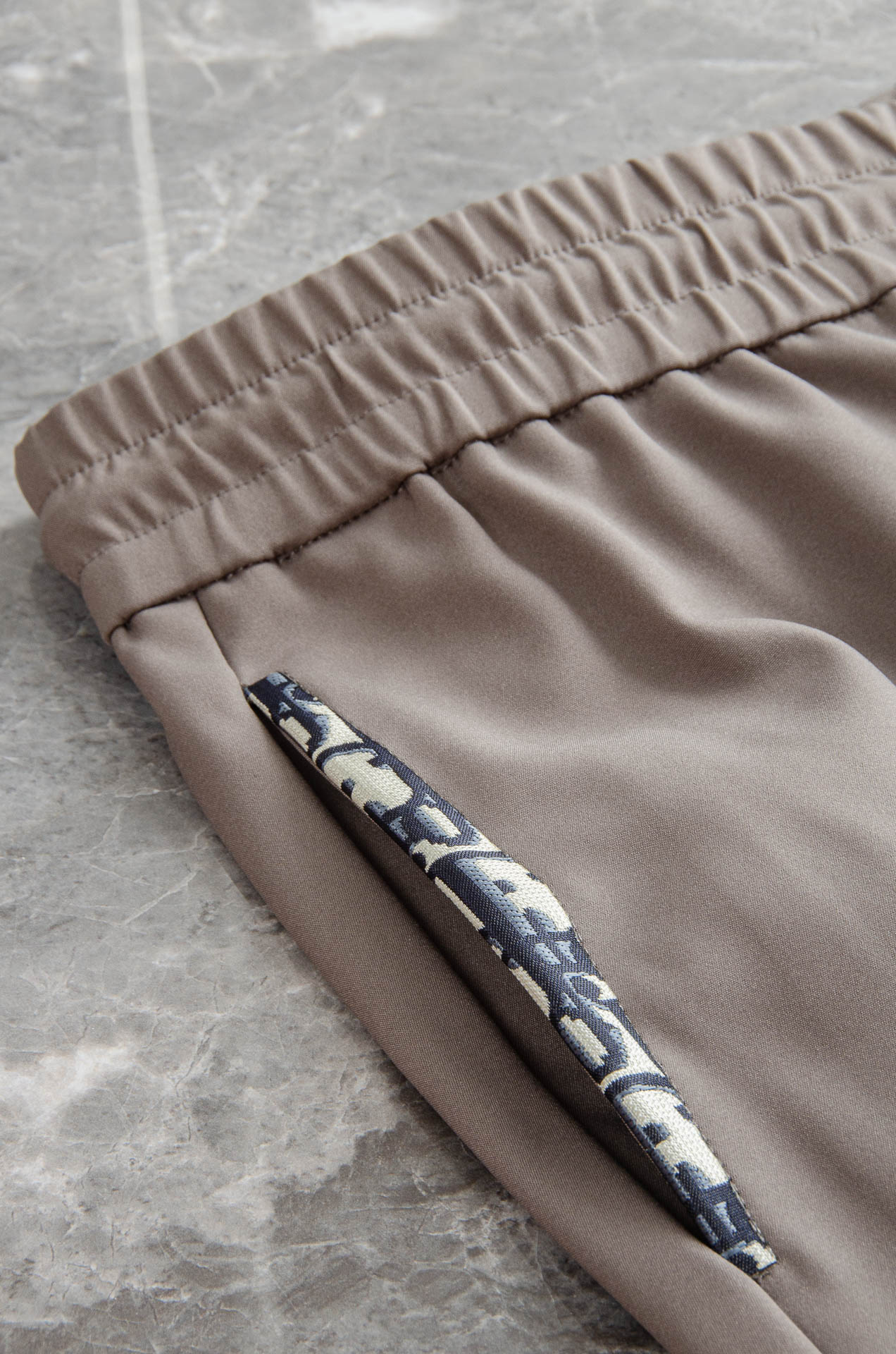 Dior迪奥2025 FW新品 弹力抽绳腰头男士休闲舒适直筒长裤其匠心打造，毋庸置疑的极品重磅，无需过多