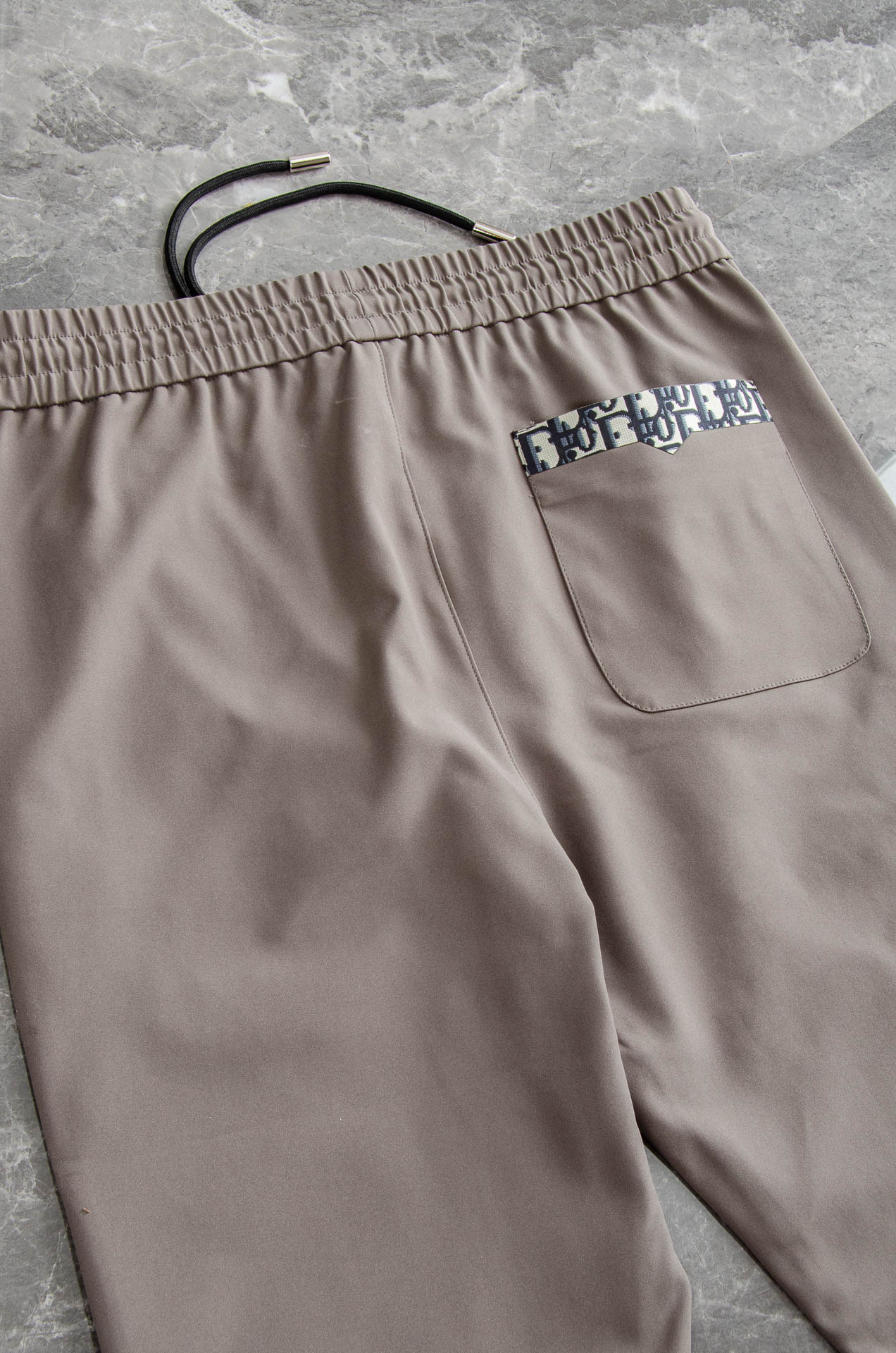 Dior迪奥2025 FW新品 弹力抽绳腰头男士休闲舒适直筒长裤其匠心打造，毋庸置疑的极品重磅，无需过多