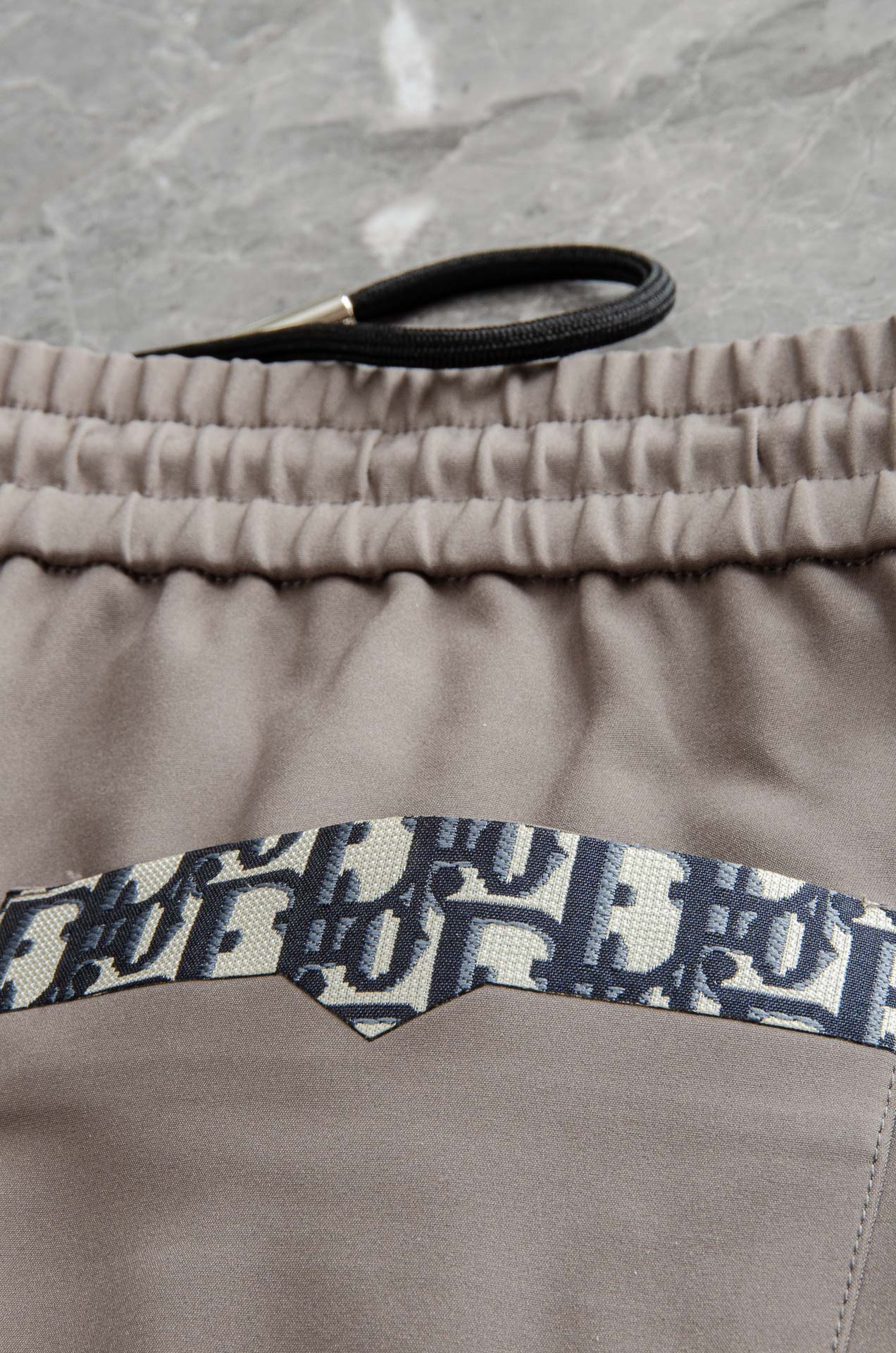 Dior迪奥2025 FW新品 弹力抽绳腰头男士休闲舒适直筒长裤其匠心打造，毋庸置疑的极品重磅，无需过多