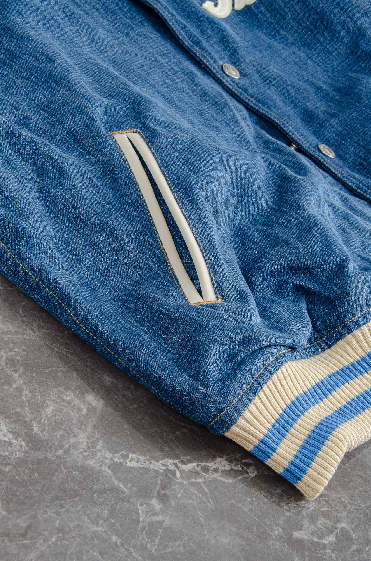 New# 降温刚需！Celine棒球棉服上身美到尖叫！今年超火的明星单品少年感十足的赛琳棒球服饰以西部风