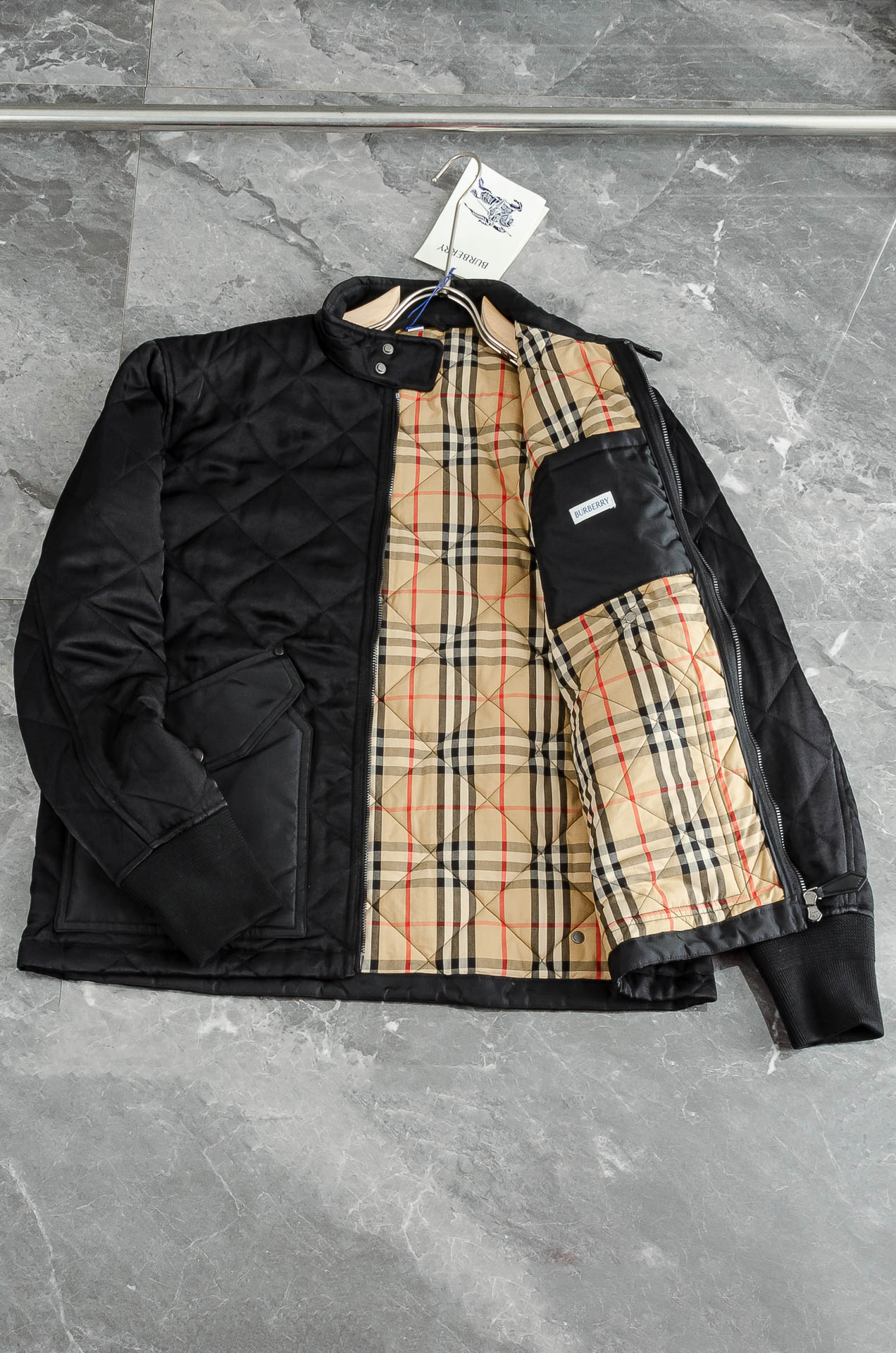 New# Burberry【双面穿】绗缝棉服#BUR王牌货品，永远都不褪流行，男女都可以穿的版型！天气冷