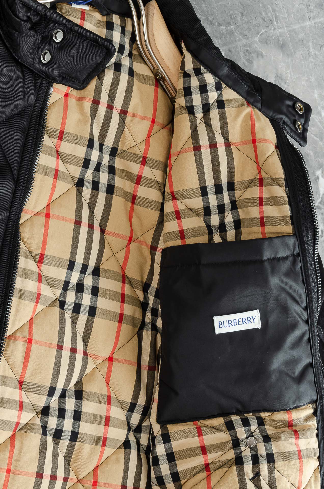 New# Burberry【双面穿】绗缝棉服#BUR王牌货品，永远都不褪流行，男女都可以穿的版型！天气冷