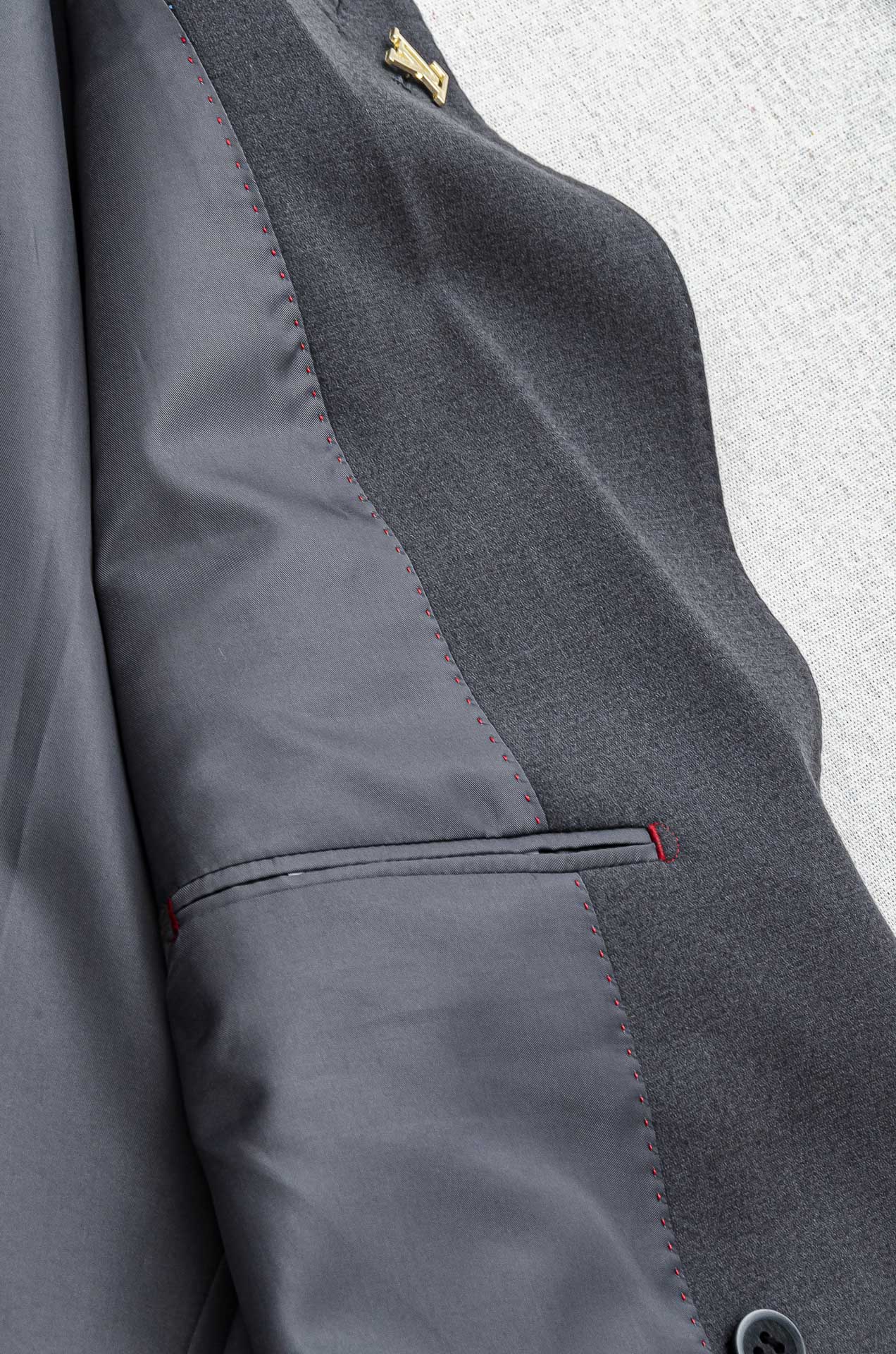 LV 2025FW新品 【整套出售/不拆分搭配码数】得体的西装在许多人的心中绝对占有很重要的地位，不论是