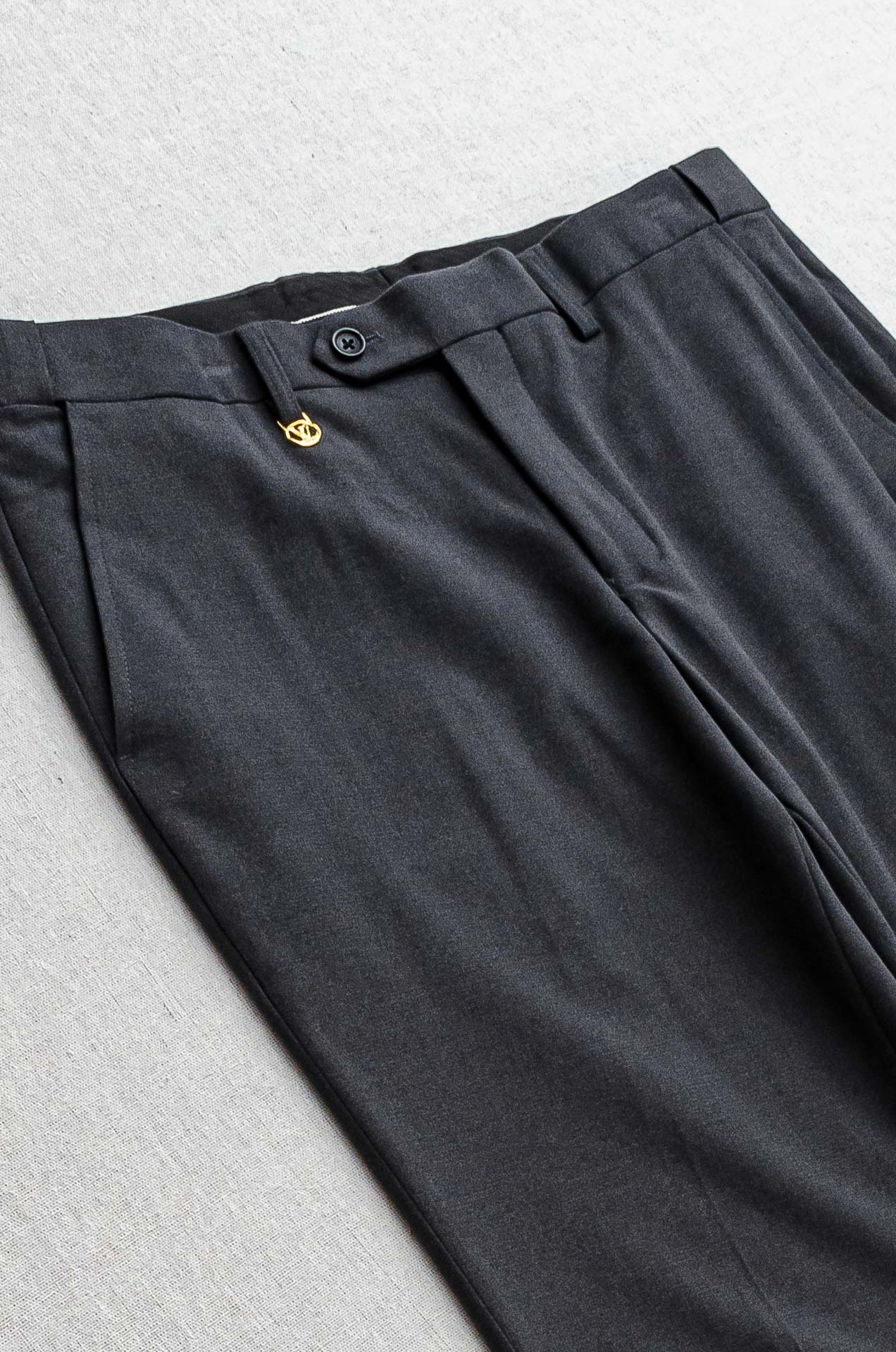 LV 2025FW新品 【整套出售/不拆分搭配码数】得体的西装在许多人的心中绝对占有很重要的地位，不论是