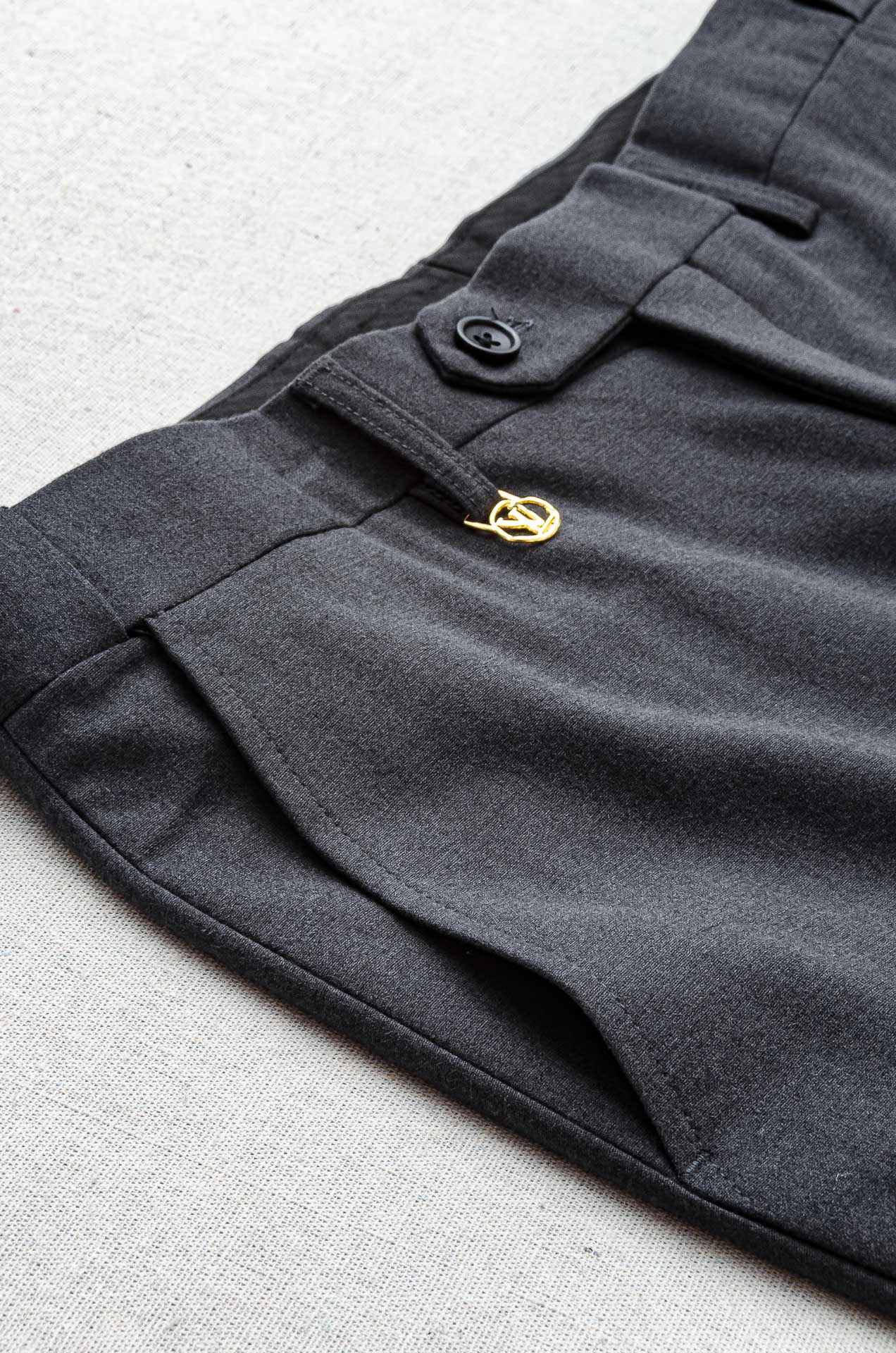 LV 2025FW新品 【整套出售/不拆分搭配码数】得体的西装在许多人的心中绝对占有很重要的地位，不论是