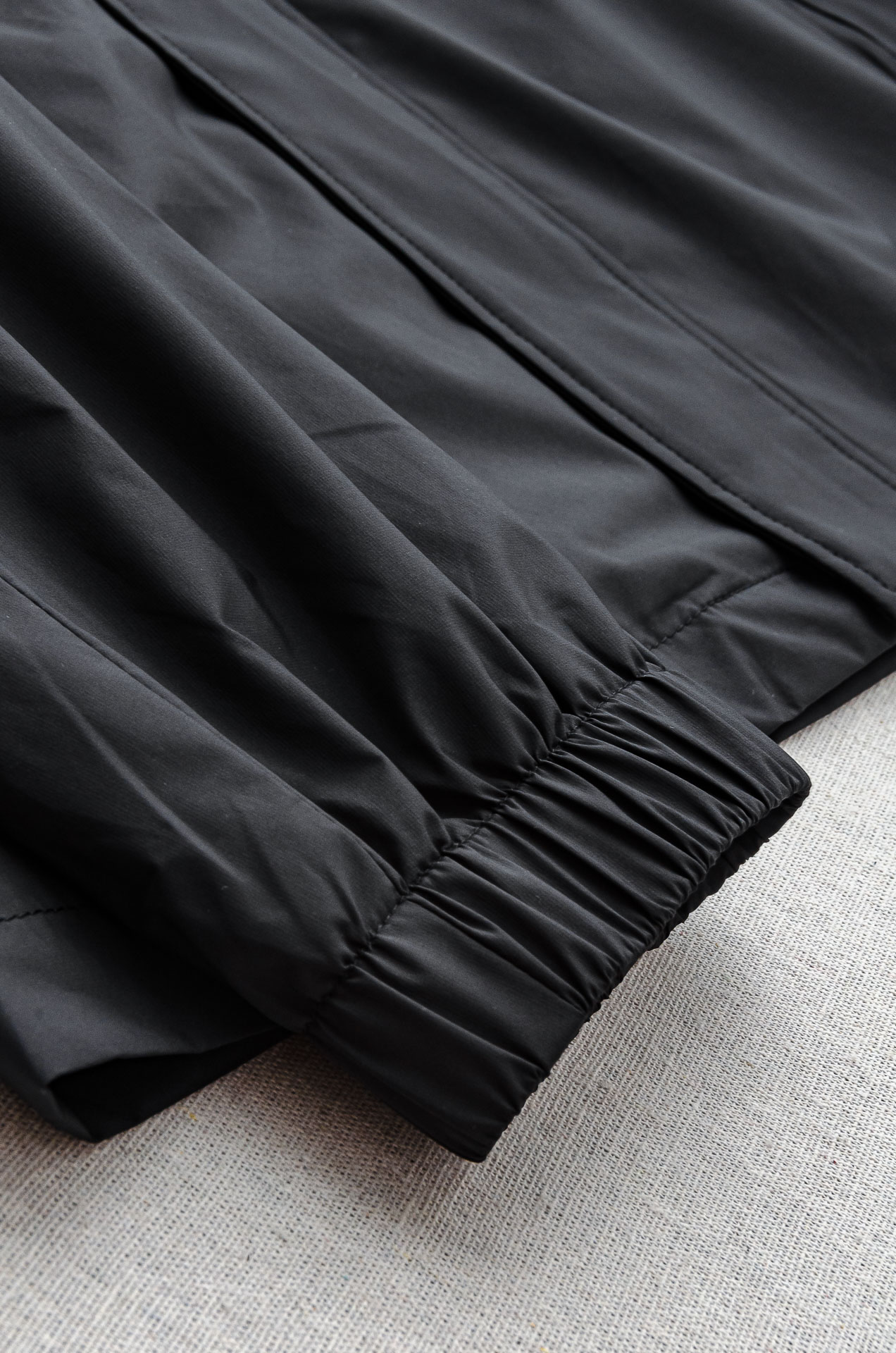 Kiton2025FW最新秋冬新品，隐藏式连帽防水夹克外套#同步官网发售！该款夹克外层超柔聚酯纤维防风防