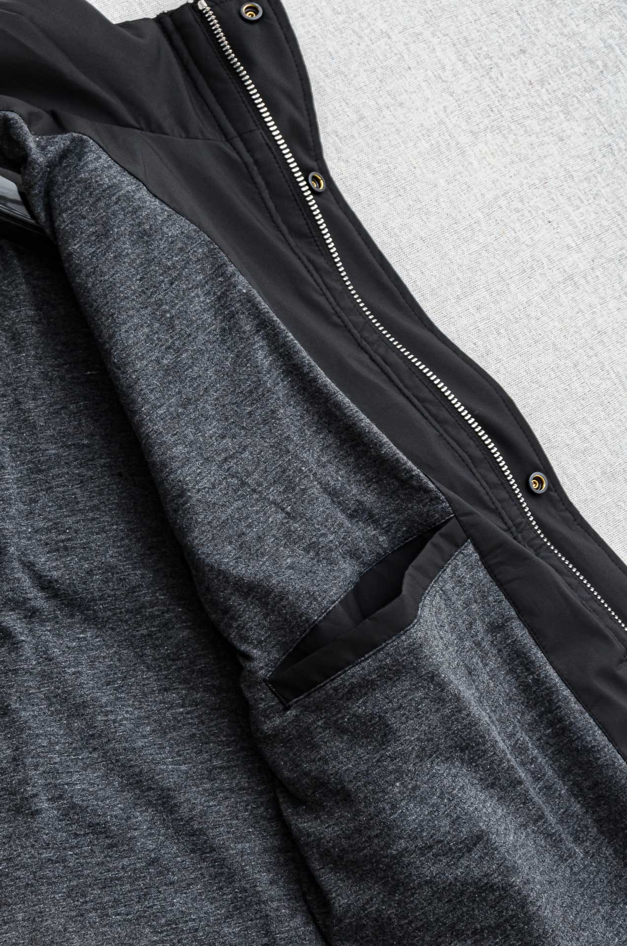 Kiton2025FW最新秋冬新品，隐藏式连帽防水夹克外套#同步官网发售！该款夹克外层超柔聚酯纤维防风防