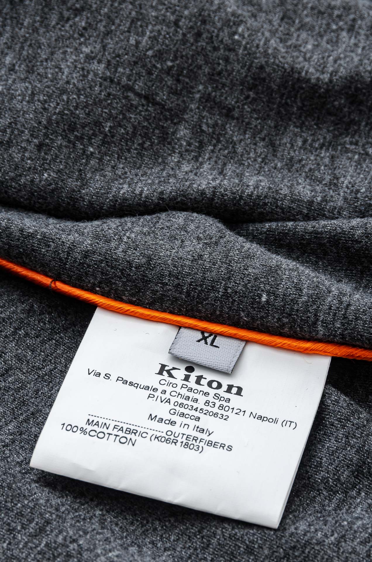 Kiton2025FW最新秋冬新品，隐藏式连帽防水夹克外套#同步官网发售！该款夹克外层超柔聚酯纤维防风防