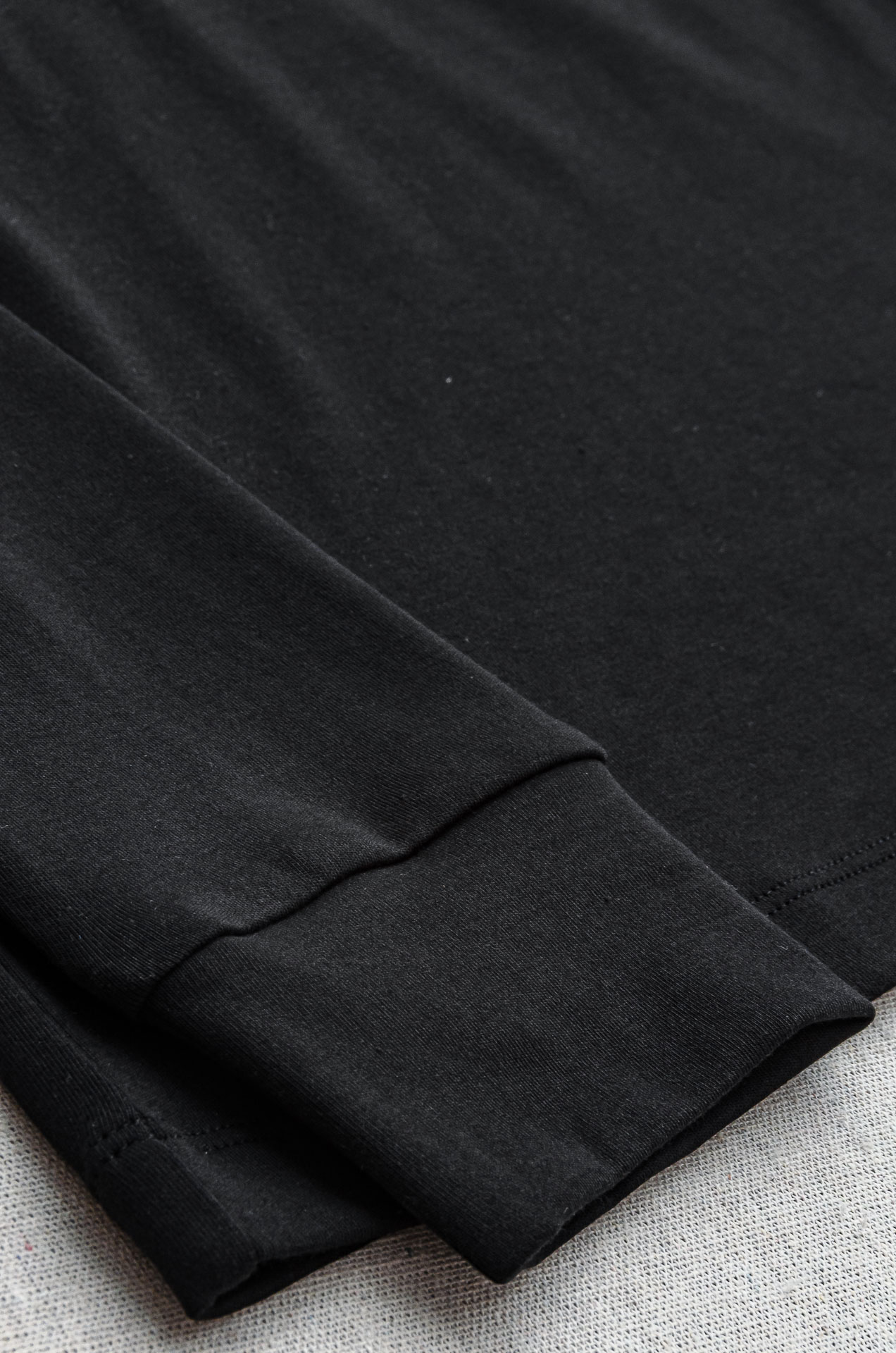 YSL25FW秋冬新款 立体刺绣男士长袖T恤衫#把重心都放在了面料上，出口海外的订单，客供进口精选42%