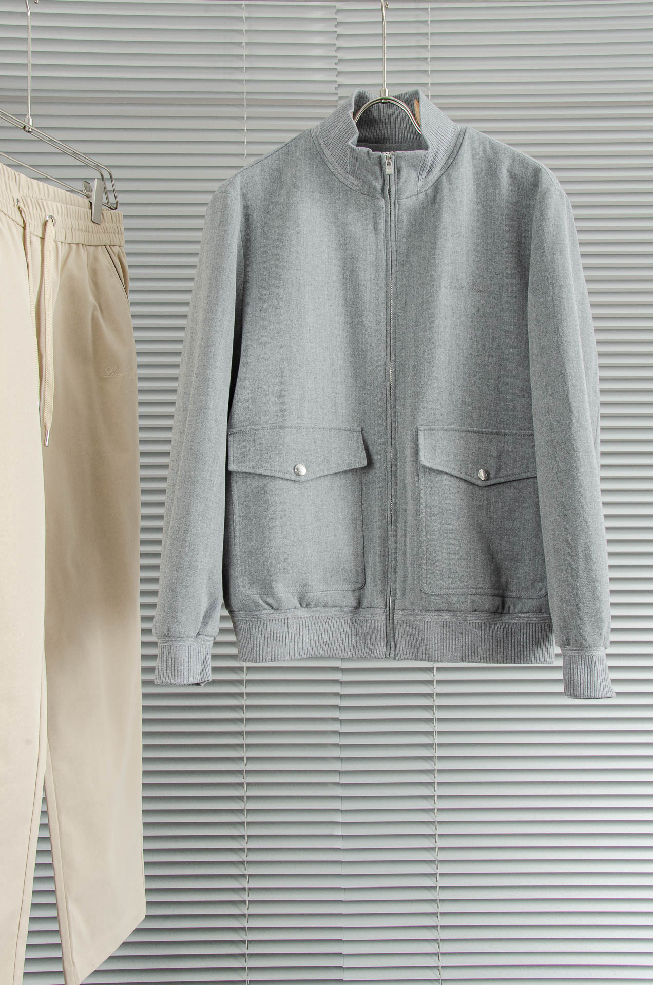 老钱风立领外套，lp🆕轻简情调，举手投足之间流露优雅气质，百搭好穿。品控订单，区别其他版本，只做高货，实