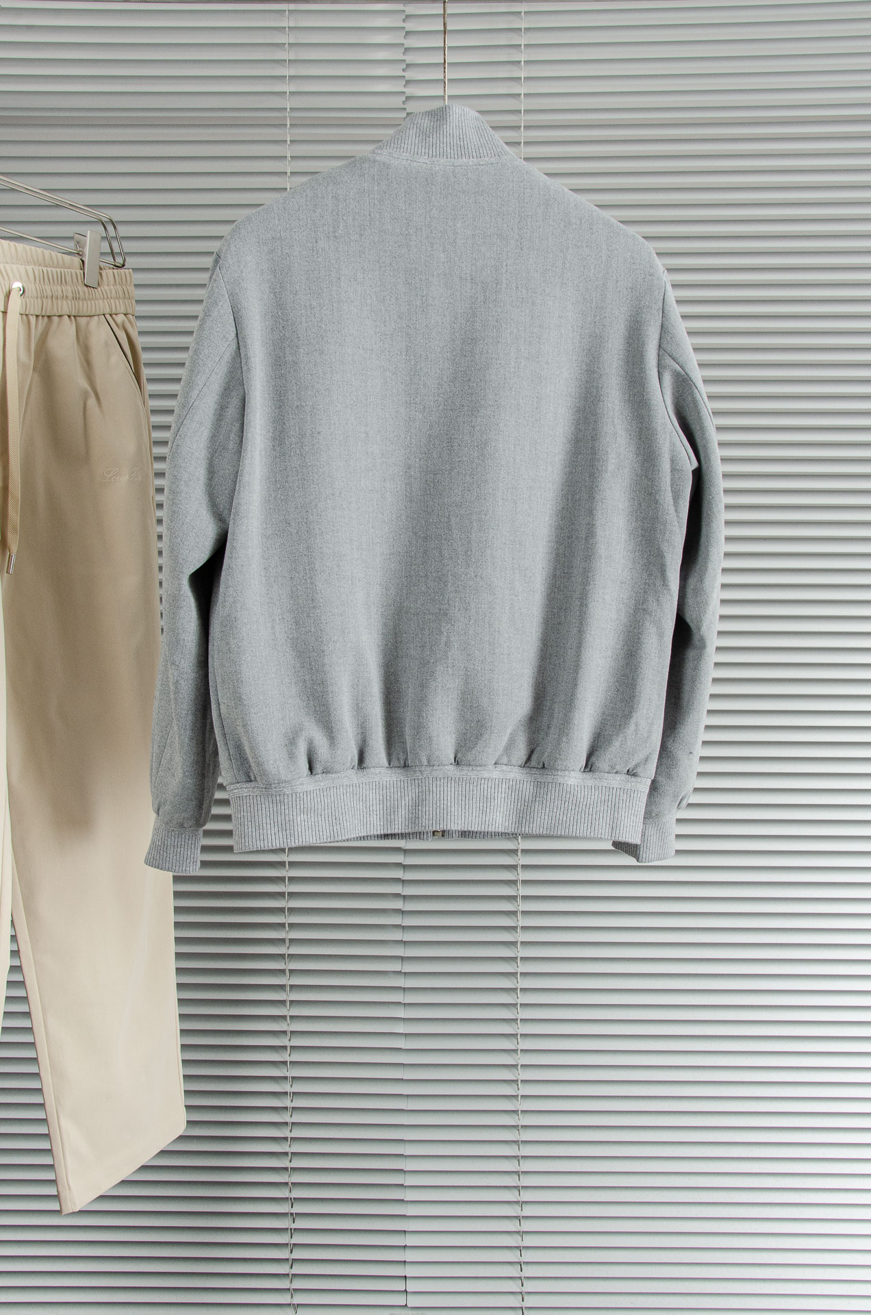 老钱风立领外套，lp🆕轻简情调，举手投足之间流露优雅气质，百搭好穿。品控订单，区别其他版本，只做高货，实