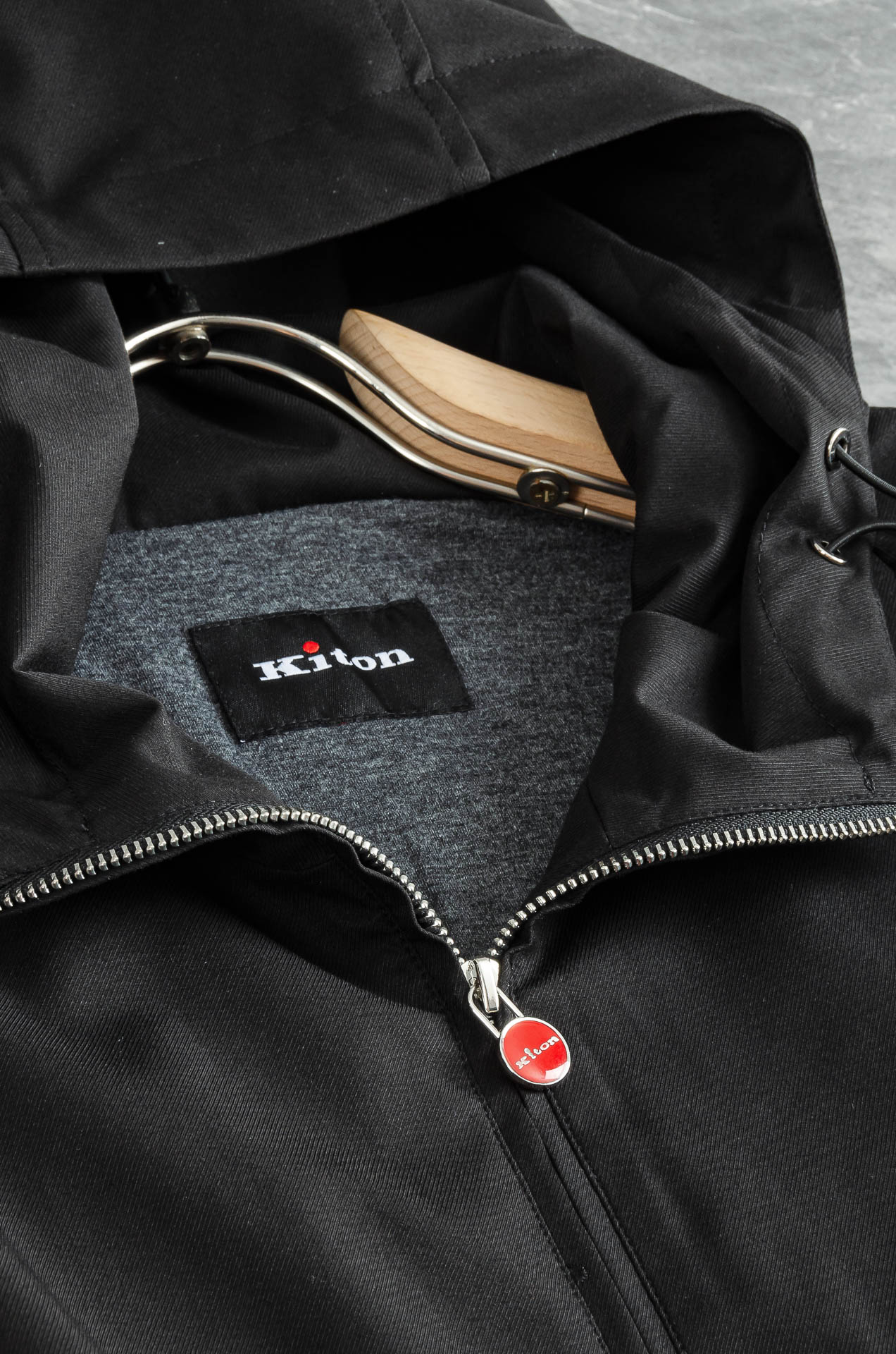 kiton2026fw老钱风连帽夹克外套，轻简情调，举手投足之间流露优雅气质，百搭好穿。品控订单，区别其