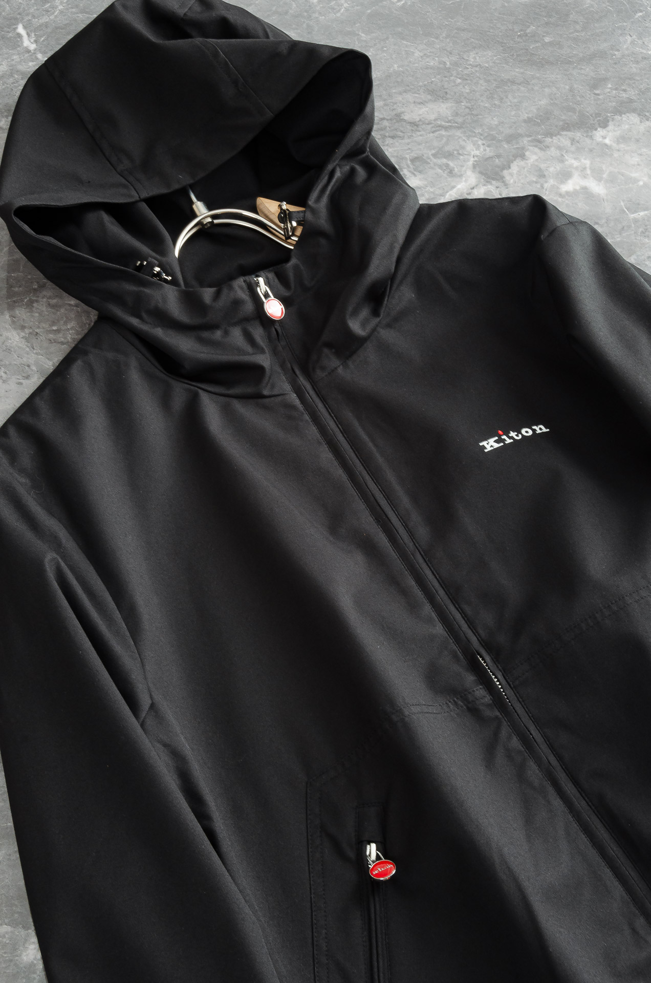 kiton2026fw老钱风连帽夹克外套，轻简情调，举手投足之间流露优雅气质，百搭好穿。品控订单，区别其