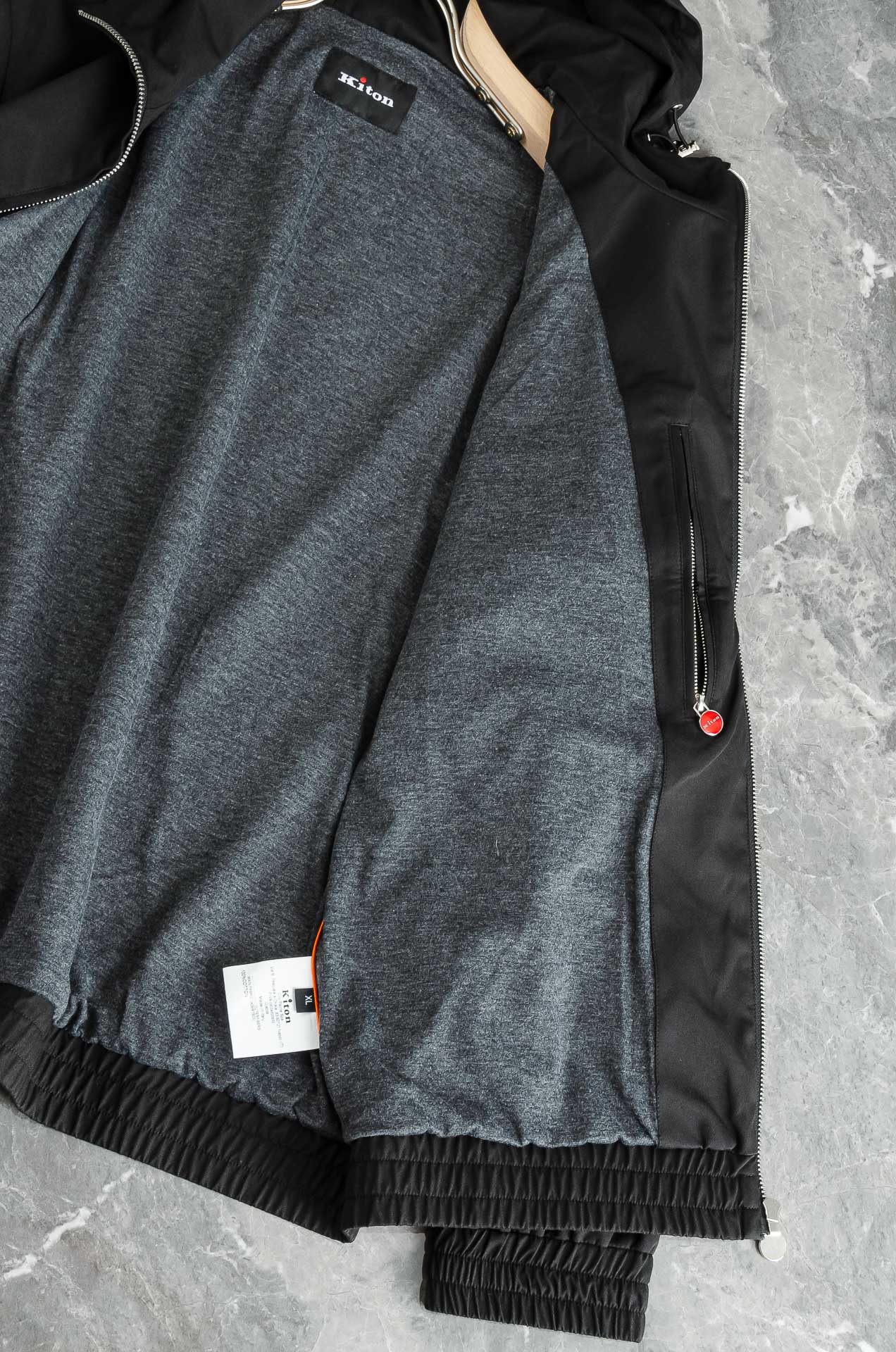 kiton2026fw老钱风连帽夹克外套，轻简情调，举手投足之间流露优雅气质，百搭好穿。品控订单，区别其