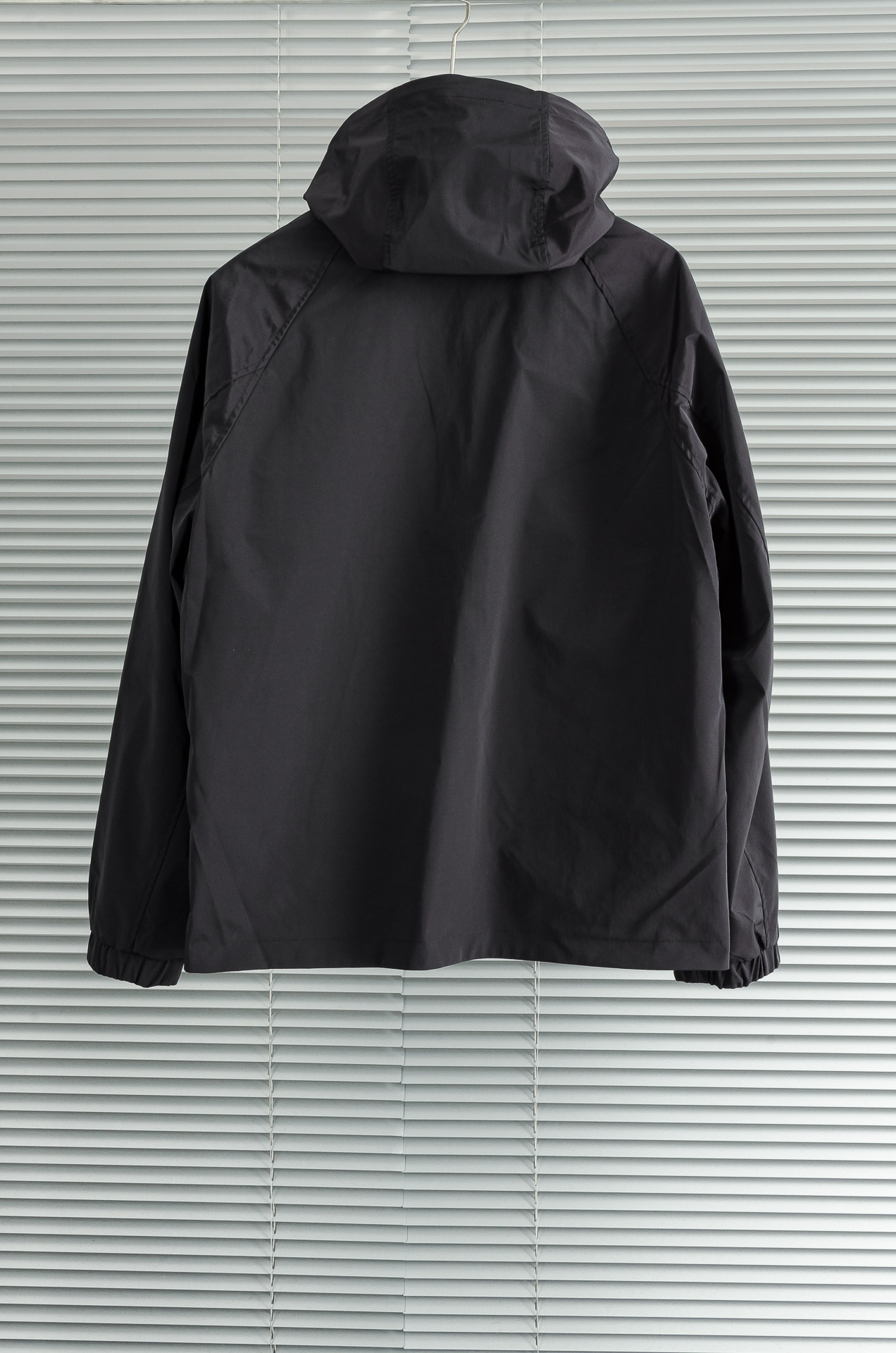 BBR 巴宝莉 2026FW最新秋冬新品，双面穿连帽防水夹克外套#同步官网发售！该款夹克外层超柔聚酯纤维