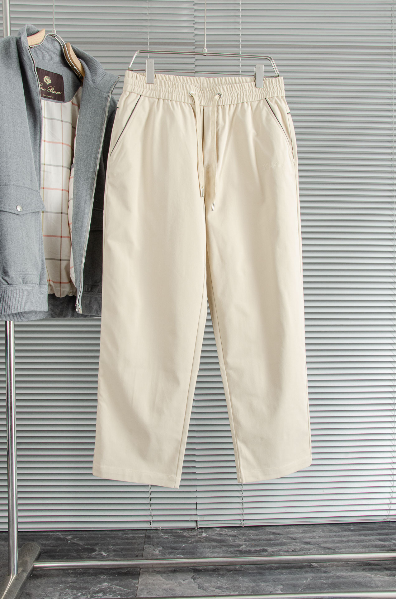 lP🆕🇮🇹 2025FW新品宽松裤脚休闲裤#耐洗耐用不易变形。休闲百搭的一款 上身很舒适 阔腿立体特别适