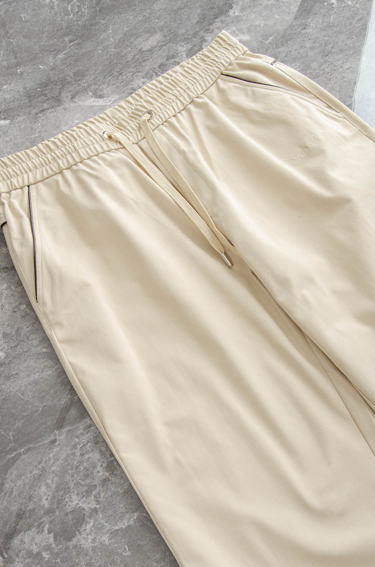 lP🆕🇮🇹 2025FW新品宽松裤脚休闲裤#耐洗耐用不易变形。休闲百搭的一款 上身很舒适 阔腿立体特别适