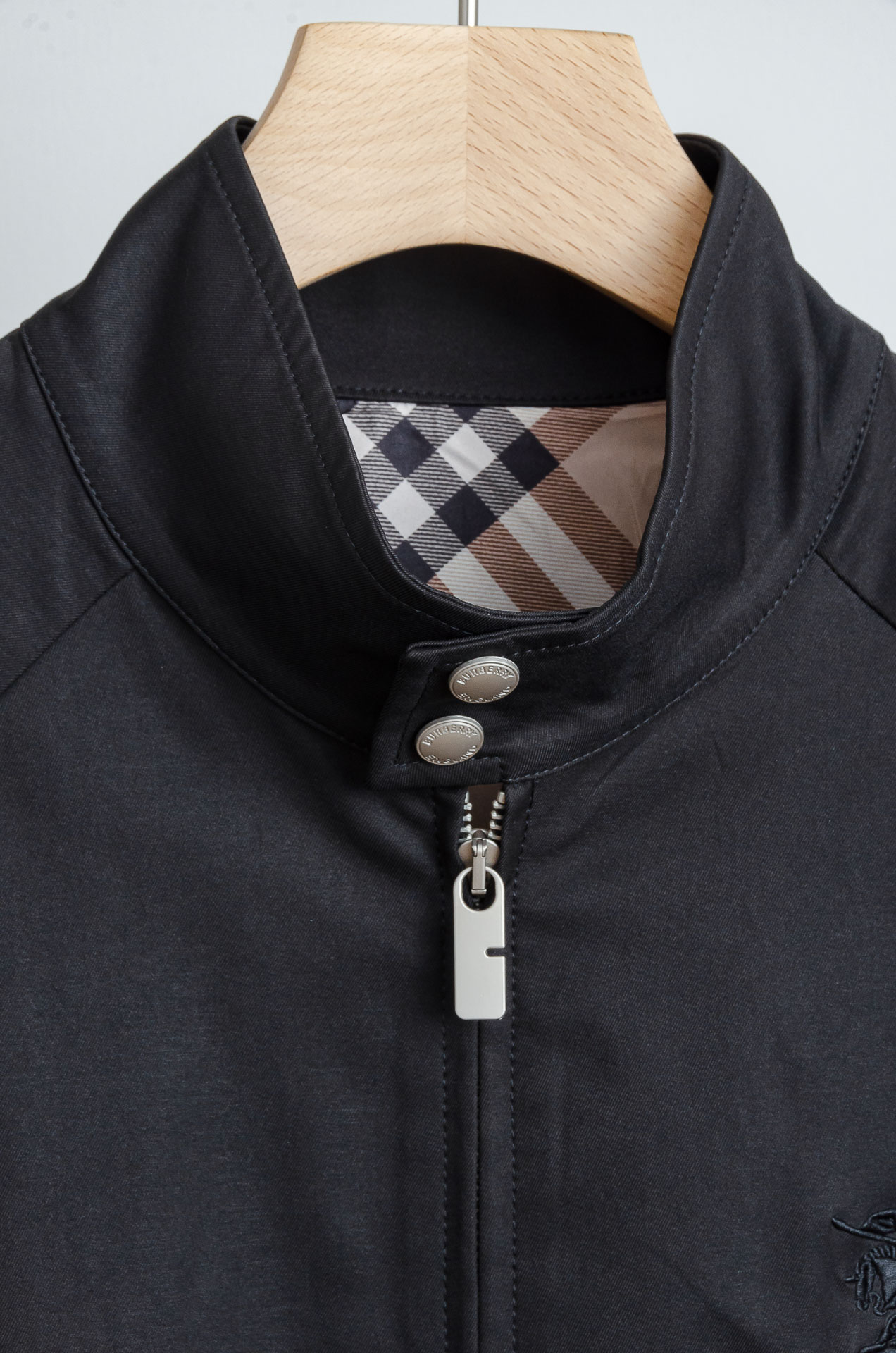 ☀️☀️巴宝莉 2025Fw最新男士休闲夹克外套#上身十分的舒适，质感超级的细腻且柔软！休闲商务都可以完