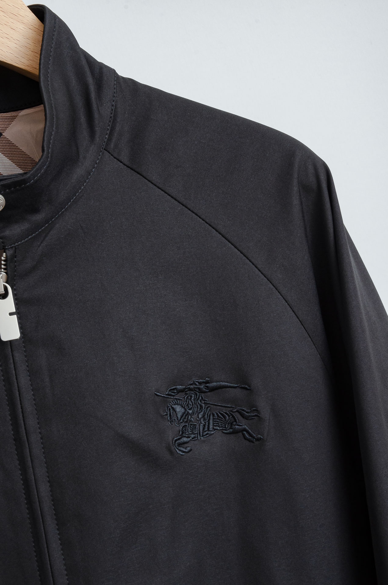 ☀️☀️巴宝莉 2025Fw最新男士休闲夹克外套#上身十分的舒适，质感超级的细腻且柔软！休闲商务都可以完