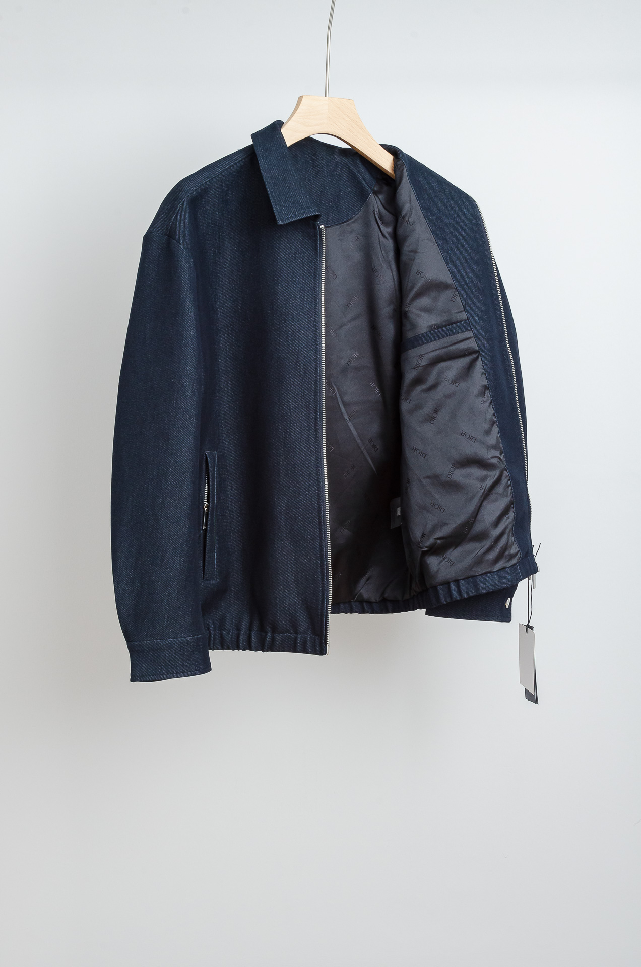 ☀️☀️ 迪奥 2025FW秋冬最新翻领搭配口袋刺绣设计男士休闲夹克外套#挺阔感十足，穿上身是非常能修饰