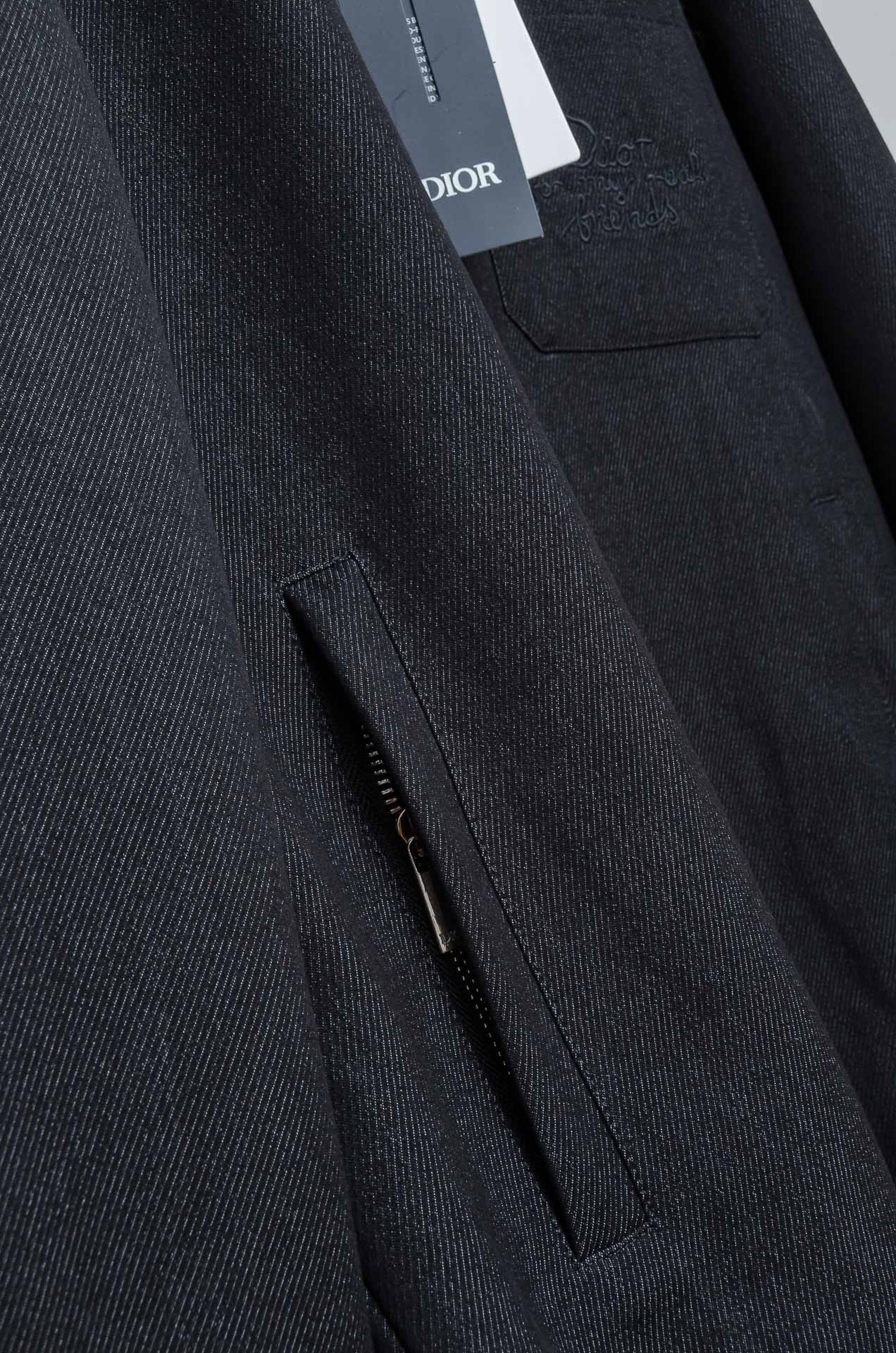 ☀️☀️ 迪奥 2025FW秋冬最新翻领搭配口袋刺绣设计男士休闲夹克外套#挺阔感十足，穿上身是非常能修饰