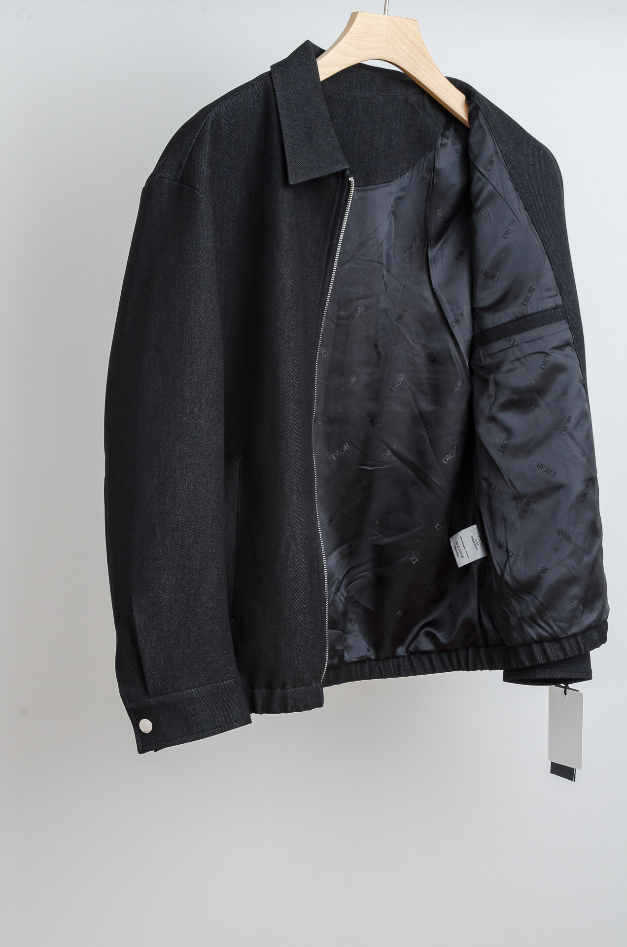 ☀️☀️ 迪奥 2025FW秋冬最新翻领搭配口袋刺绣设计男士休闲夹克外套#挺阔感十足，穿上身是非常能修饰