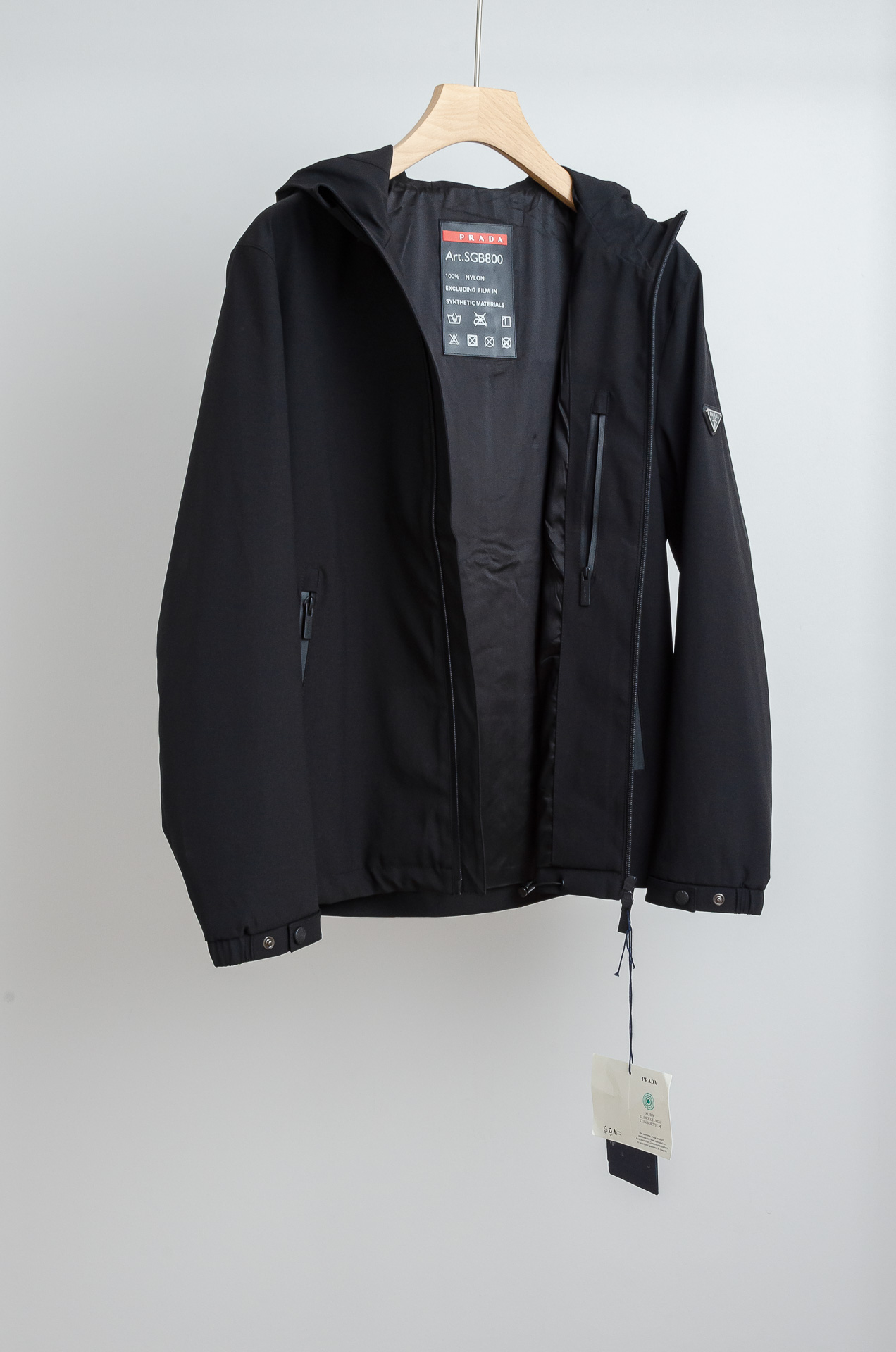 ☀️☀️ Prada 普拉达2025fw秋冬最新高密度防风防水面料保暖纤维填充来自P家经典男士连帽棉衣外