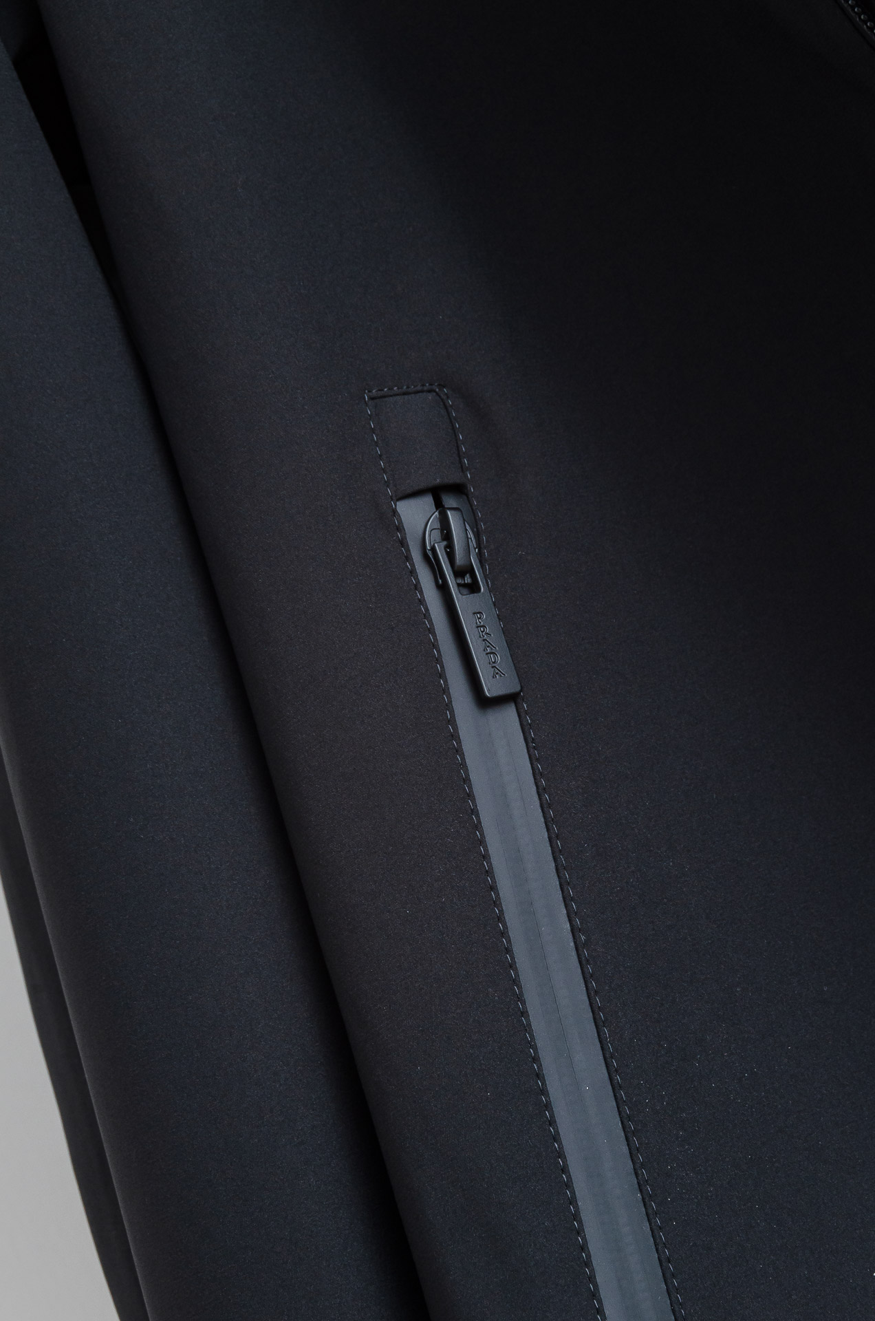 ☀️☀️ Prada 普拉达2025fw秋冬最新高密度防风防水面料保暖纤维填充来自P家经典男士连帽棉衣外