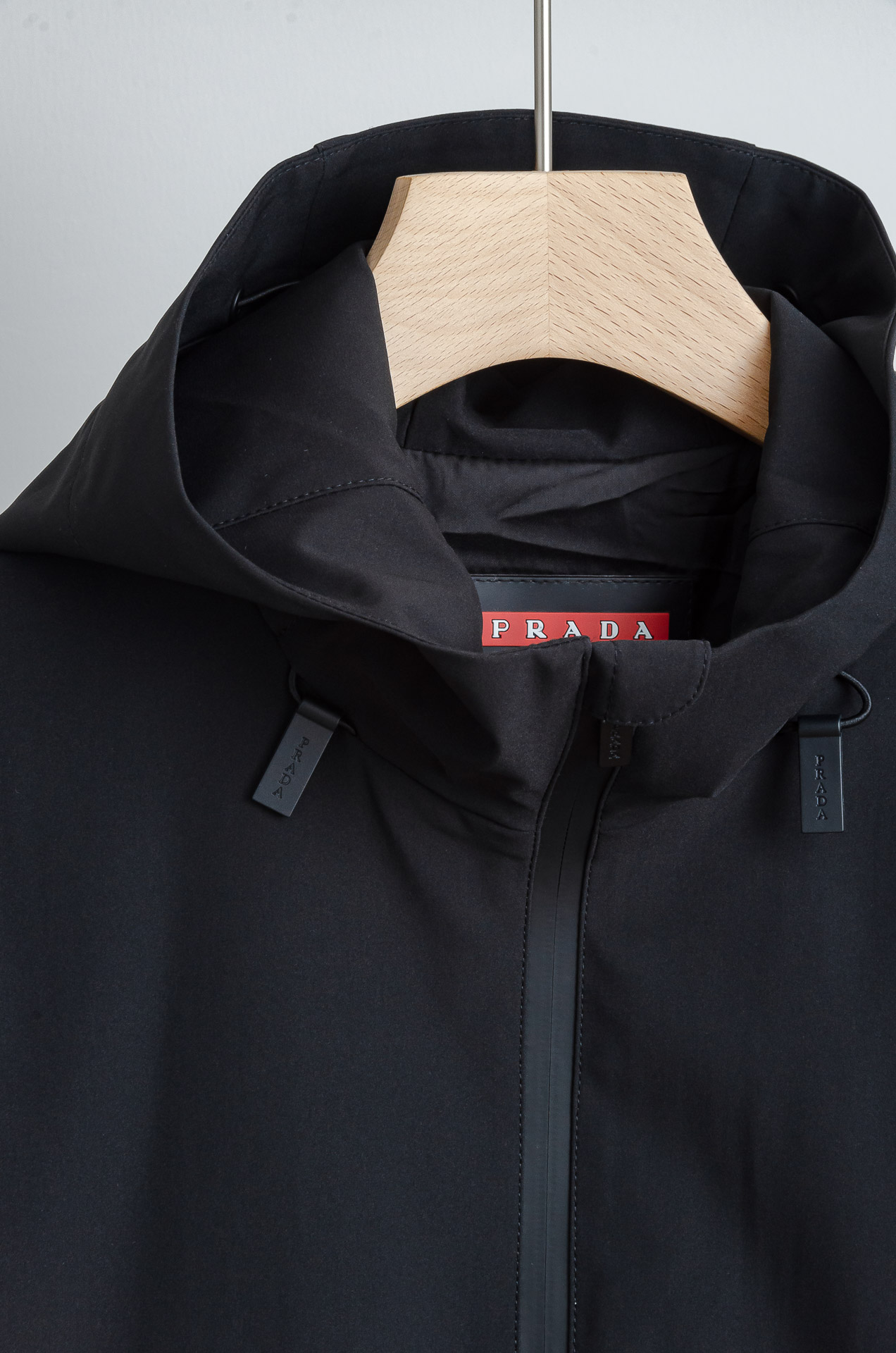 ☀️☀️ Prada 普拉达2025fw秋冬最新高密度防风防水面料保暖纤维填充来自P家经典男士连帽棉衣外