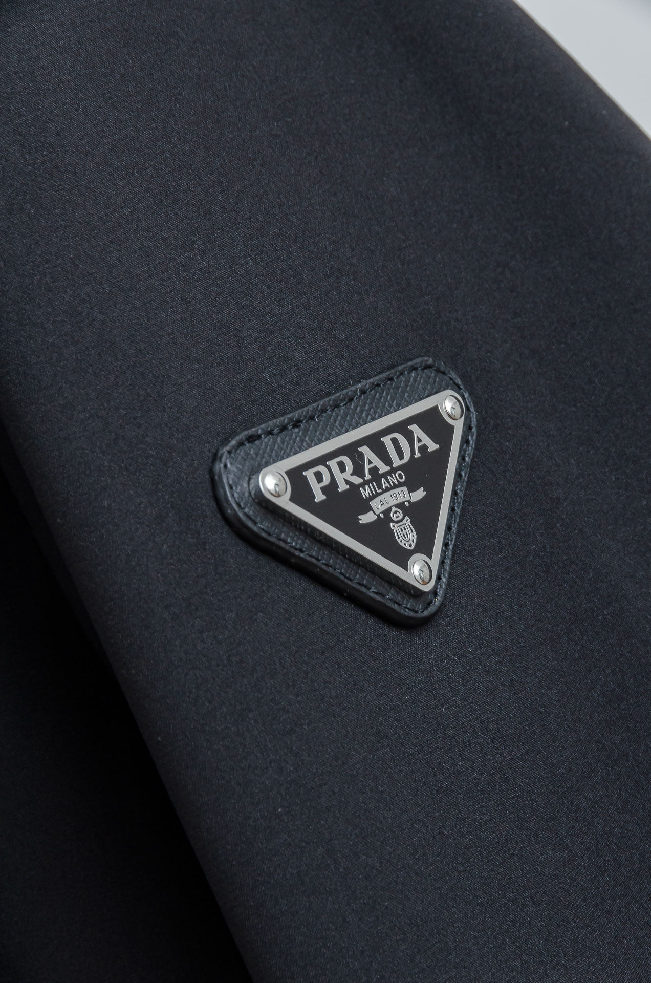 ☀️☀️ Prada 普拉达2025fw秋冬最新高密度防风防水面料保暖纤维填充来自P家经典男士连帽棉衣外