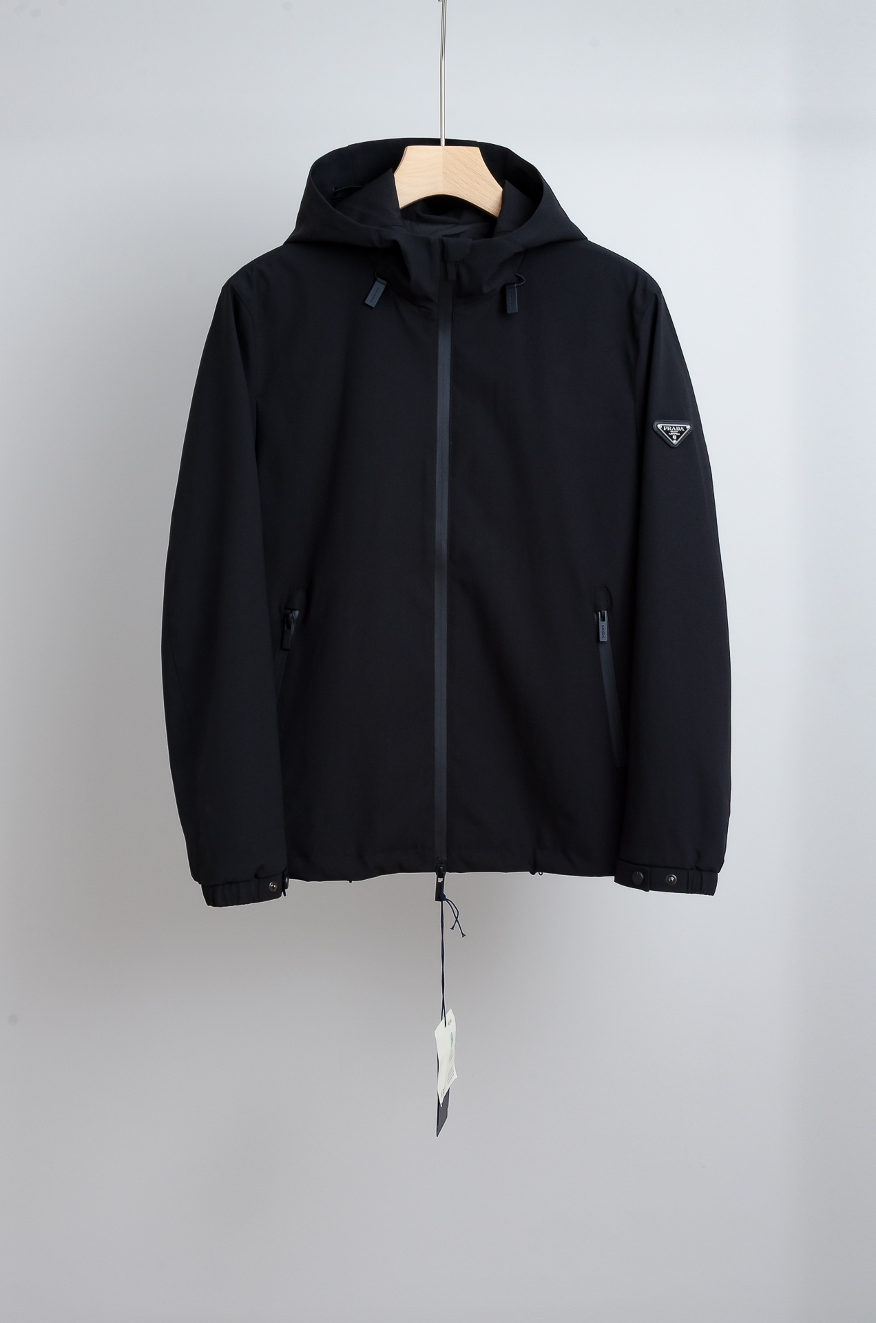 ☀️☀️ Prada 普拉达2025fw秋冬最新高密度防风防水面料保暖纤维填充来自P家经典男士连帽棉衣外