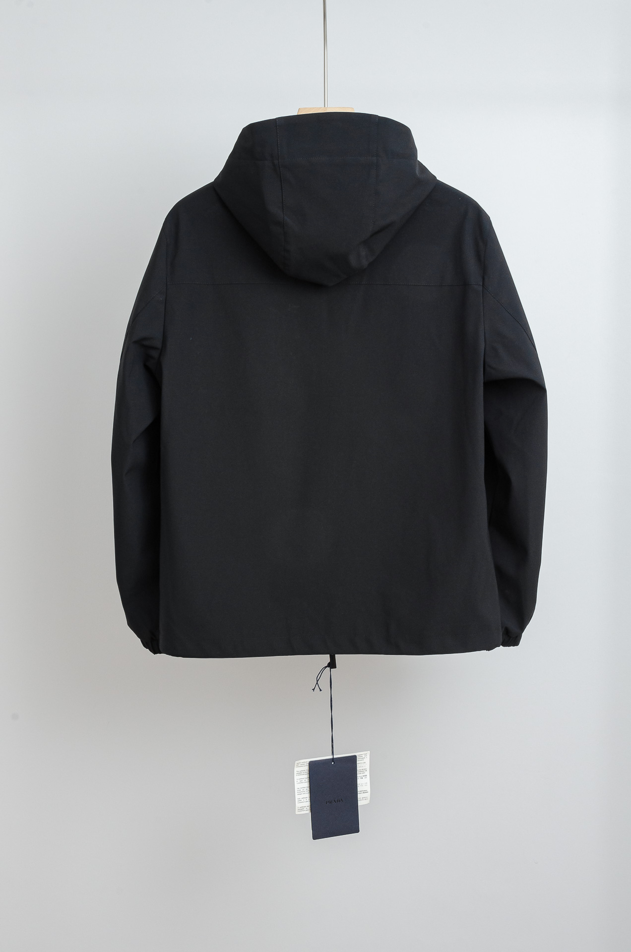 ☀️☀️ Prada 普拉达2025fw秋冬最新高密度防风防水面料保暖纤维填充来自P家经典男士连帽棉衣外