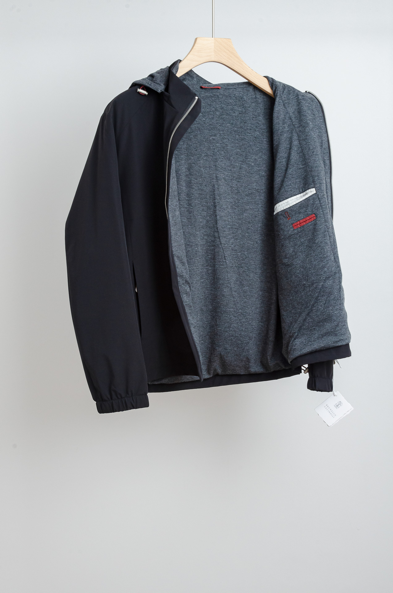 ☀️☀️BC 2025FW秋冬最新连帽夹克外套#【可拆卸帽】是一款兼具风格与舒适感的时尚选择。内外两种不