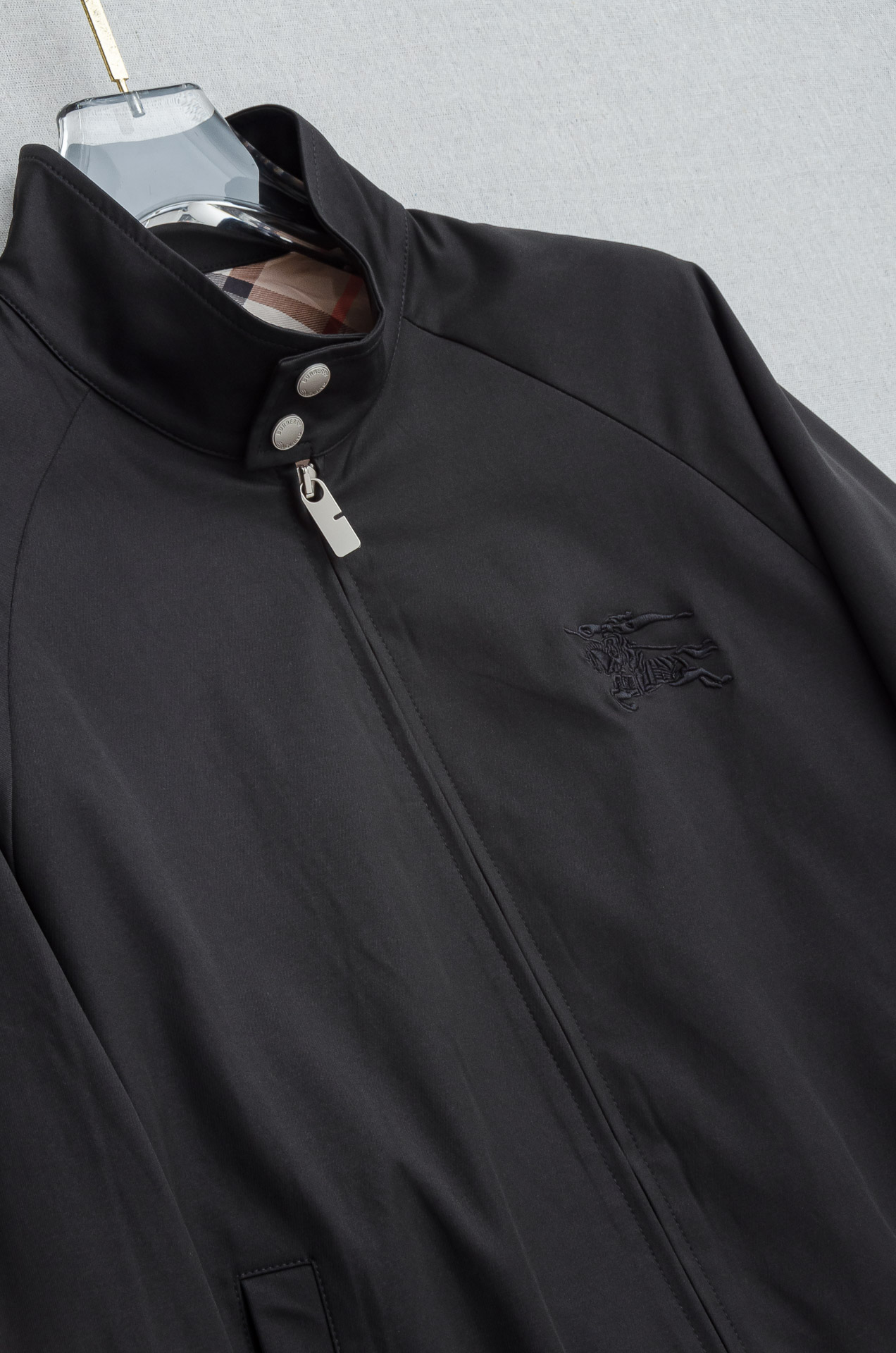 巴宝莉 2025Fw最新男士休闲夹克外套#上身十分的舒适，质感超级的细腻且柔软！休闲商务都可以完美的驾驭