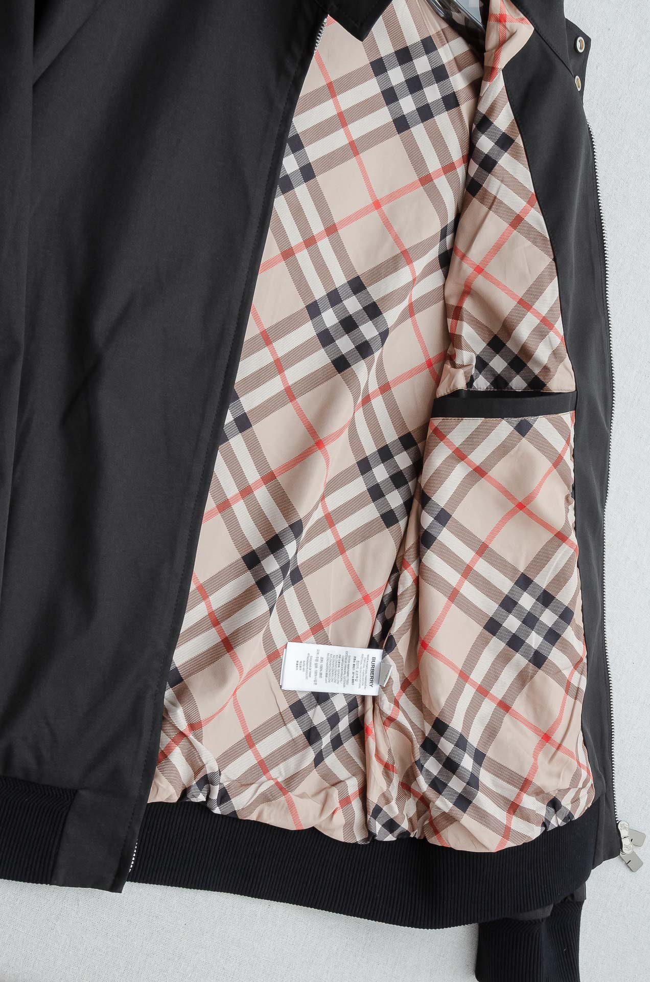 巴宝莉 2025Fw最新男士休闲夹克外套#上身十分的舒适，质感超级的细腻且柔软！休闲商务都可以完美的驾驭