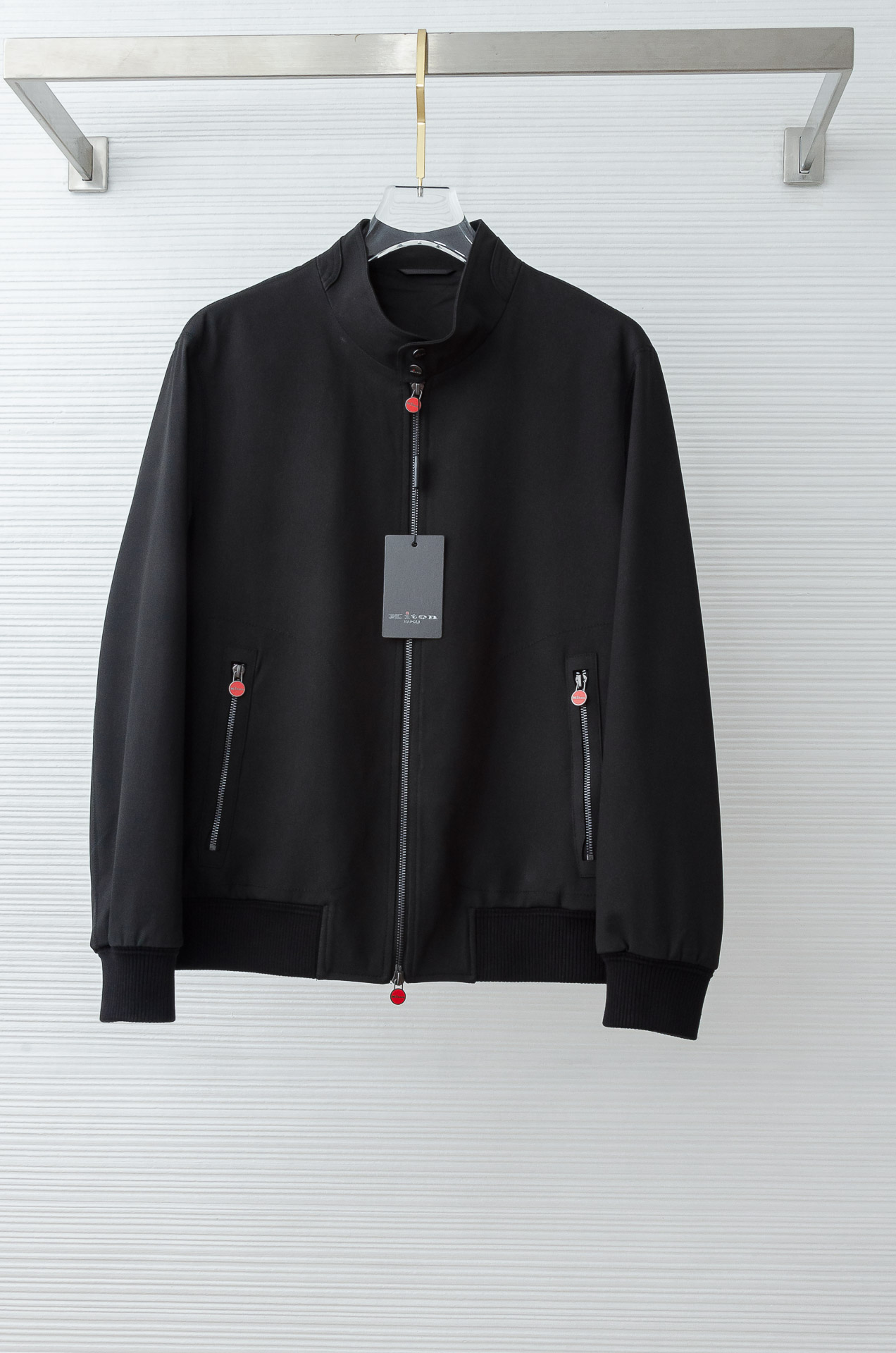 kiton 2025Fw最新男士休闲夹克外套#上身十分的舒适，质感超级的细腻且柔软！休闲商务都可以完美的