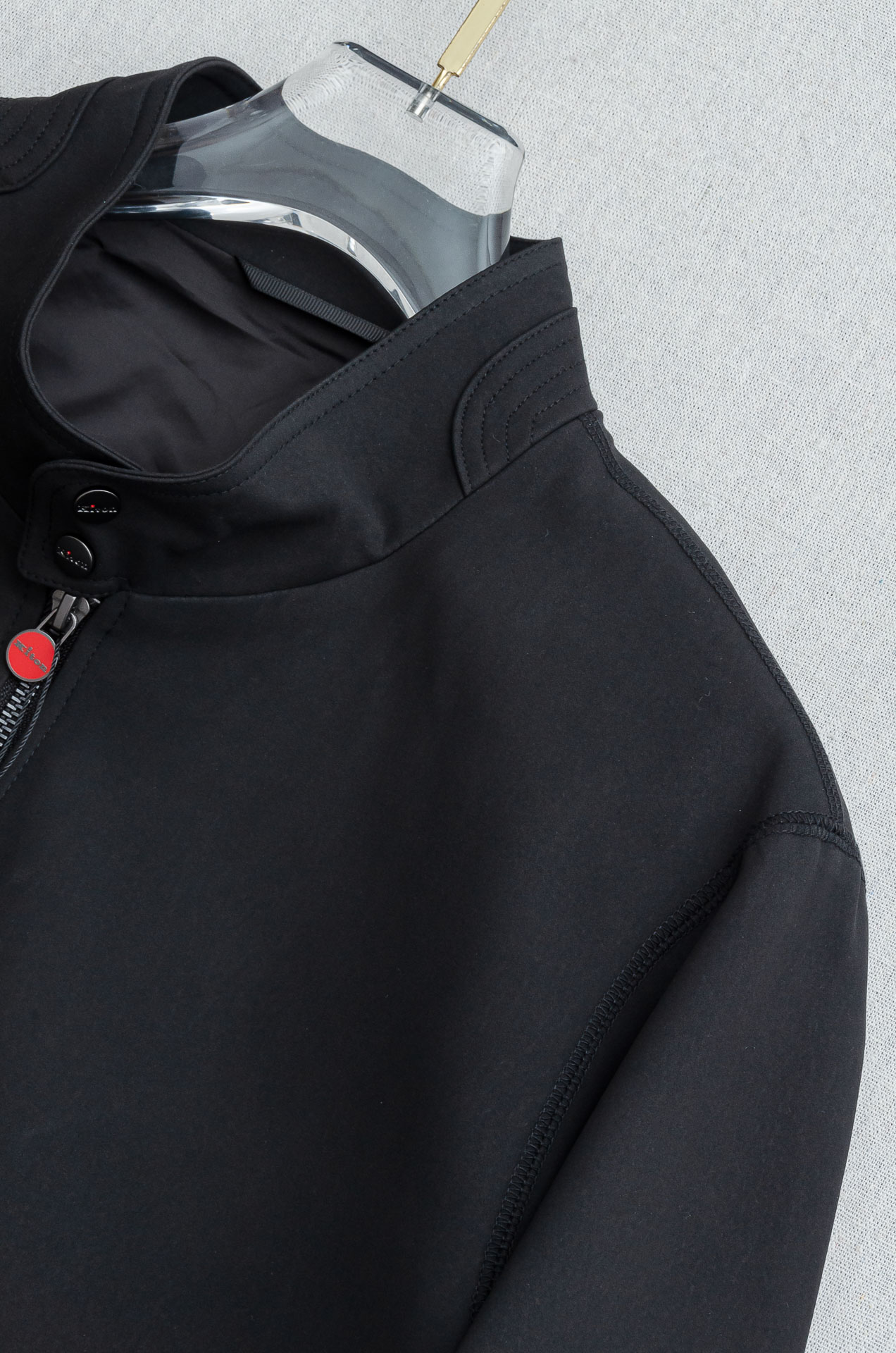 kiton 2025Fw最新男士休闲夹克外套#上身十分的舒适，质感超级的细腻且柔软！休闲商务都可以完美的