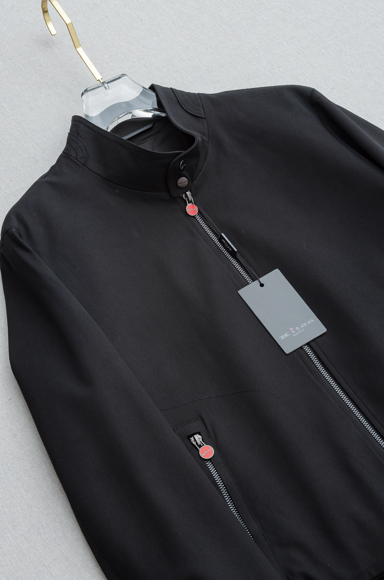 kiton 2025Fw最新男士休闲夹克外套#上身十分的舒适，质感超级的细腻且柔软！休闲商务都可以完美的