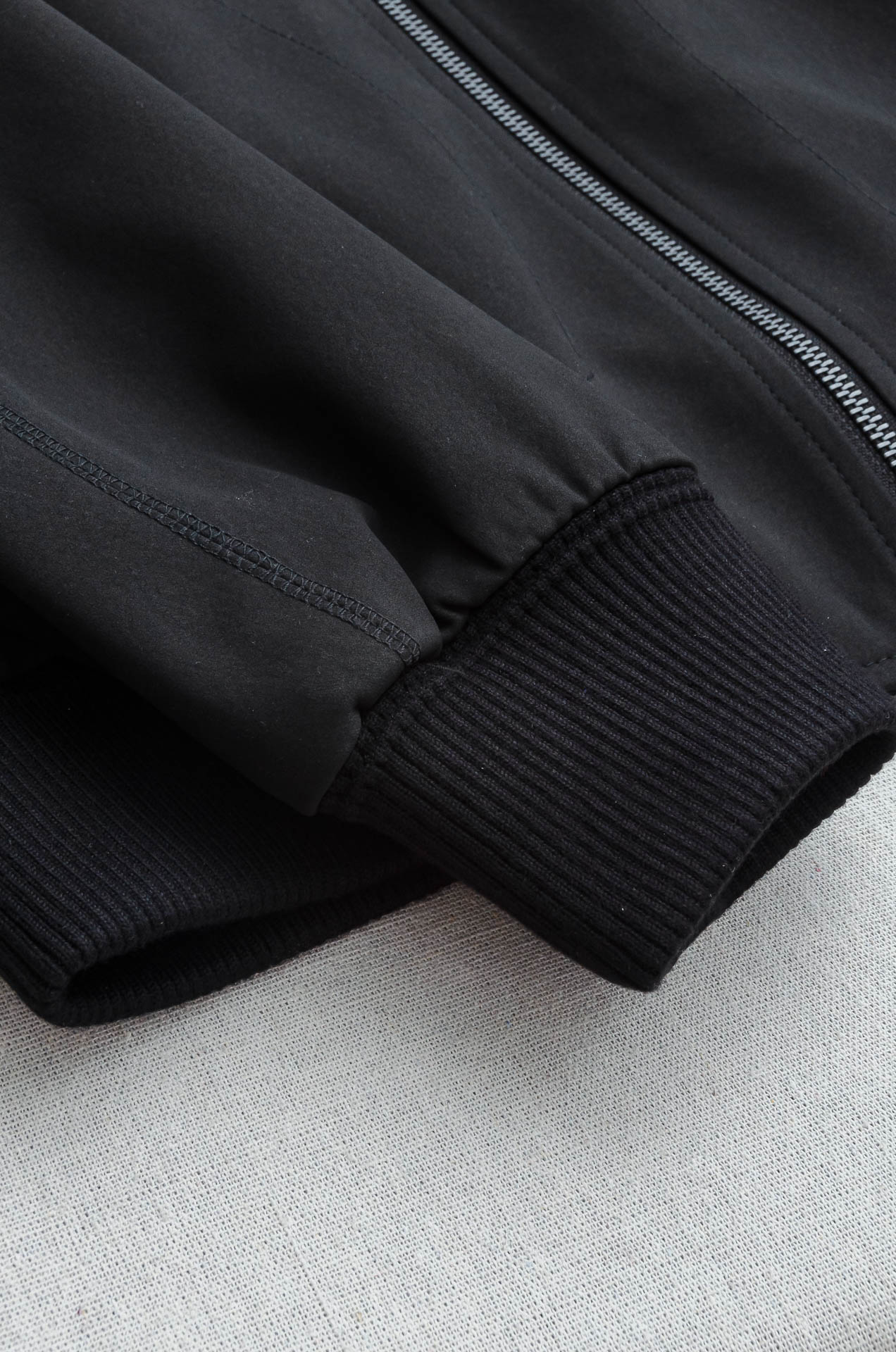 kiton 2025Fw最新男士休闲夹克外套#上身十分的舒适，质感超级的细腻且柔软！休闲商务都可以完美的