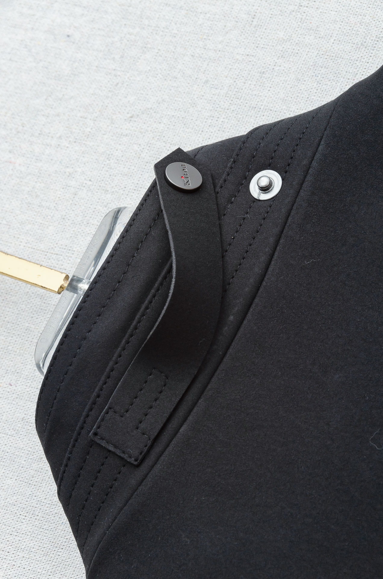 kiton 2025Fw最新男士休闲夹克外套#上身十分的舒适，质感超级的细腻且柔软！休闲商务都可以完美的