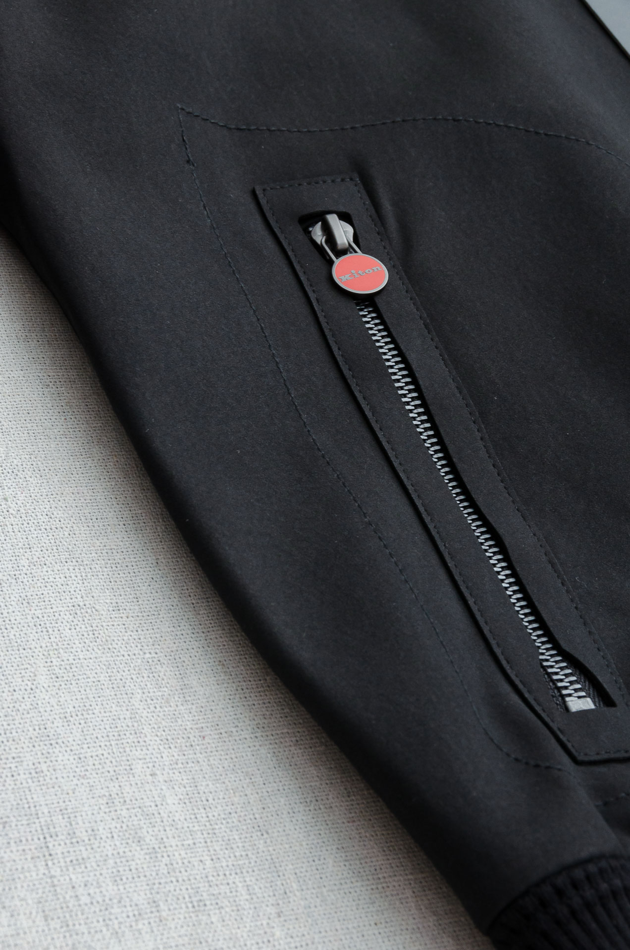 kiton 2025Fw最新男士休闲夹克外套#上身十分的舒适，质感超级的细腻且柔软！休闲商务都可以完美的