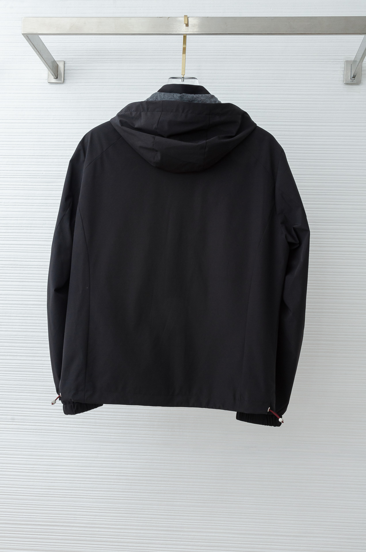 BC 2025FW秋冬最新连帽夹克外套#【可拆卸帽】是一款兼具风格与舒适感的时尚选择。内外两种不同面料打