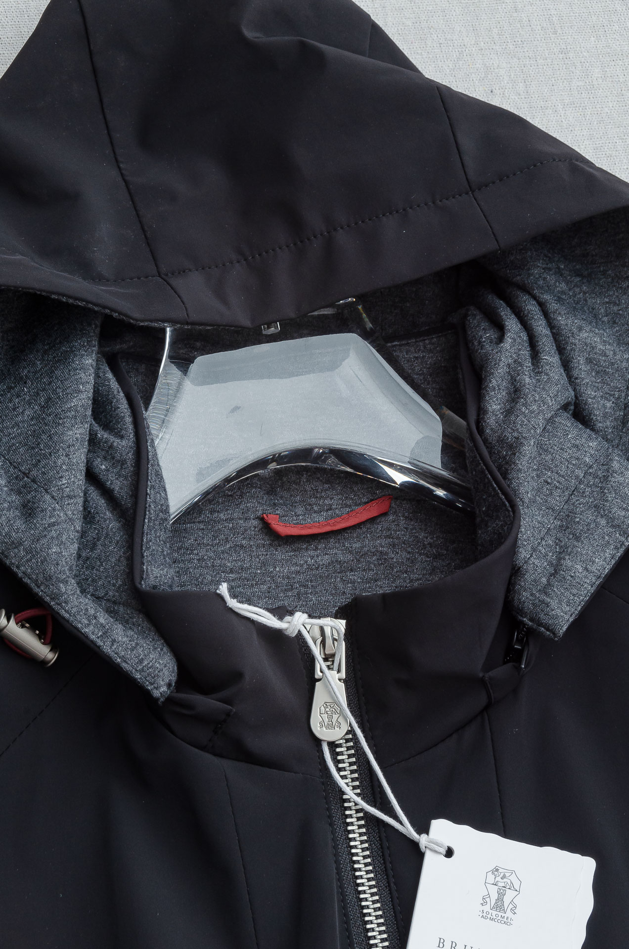 BC 2025FW秋冬最新连帽夹克外套#【可拆卸帽】是一款兼具风格与舒适感的时尚选择。内外两种不同面料打