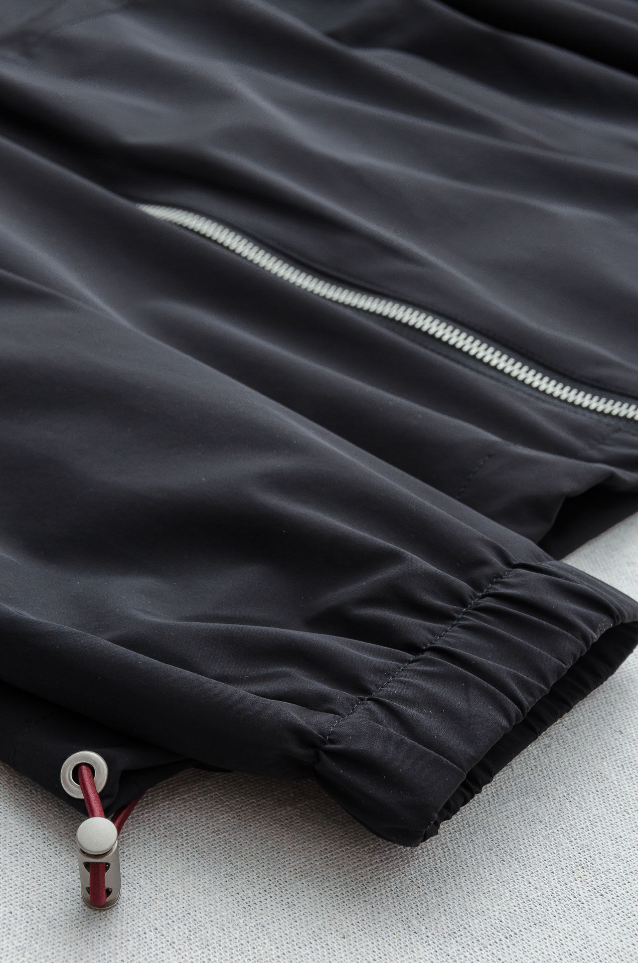 BC 2025FW秋冬最新连帽夹克外套#【可拆卸帽】是一款兼具风格与舒适感的时尚选择。内外两种不同面料打