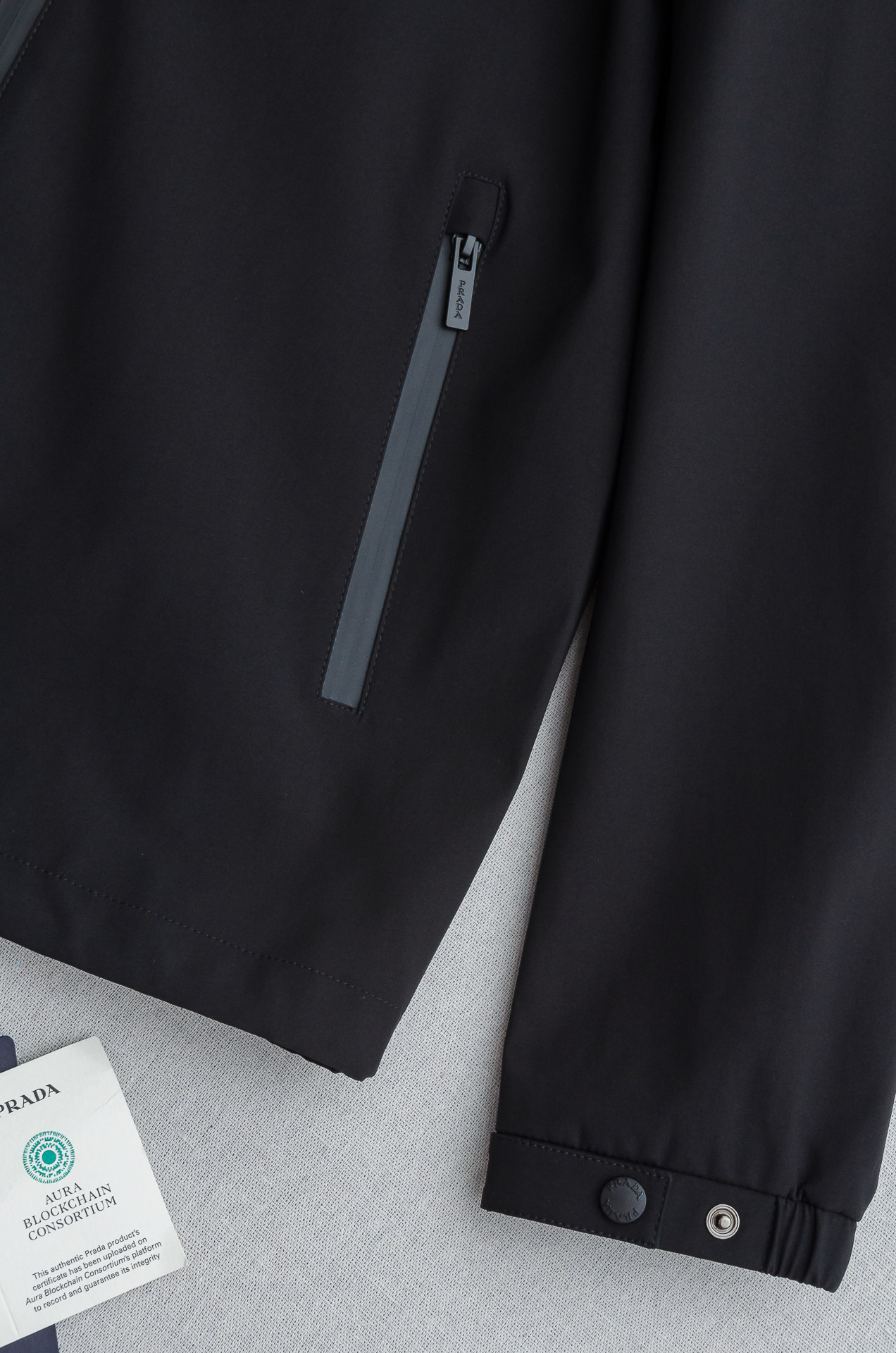 Prada 普拉达2025fw秋冬最新高密度防风防水面料保暖纤维填充来自P家经典男士连帽棉衣外套#采用8