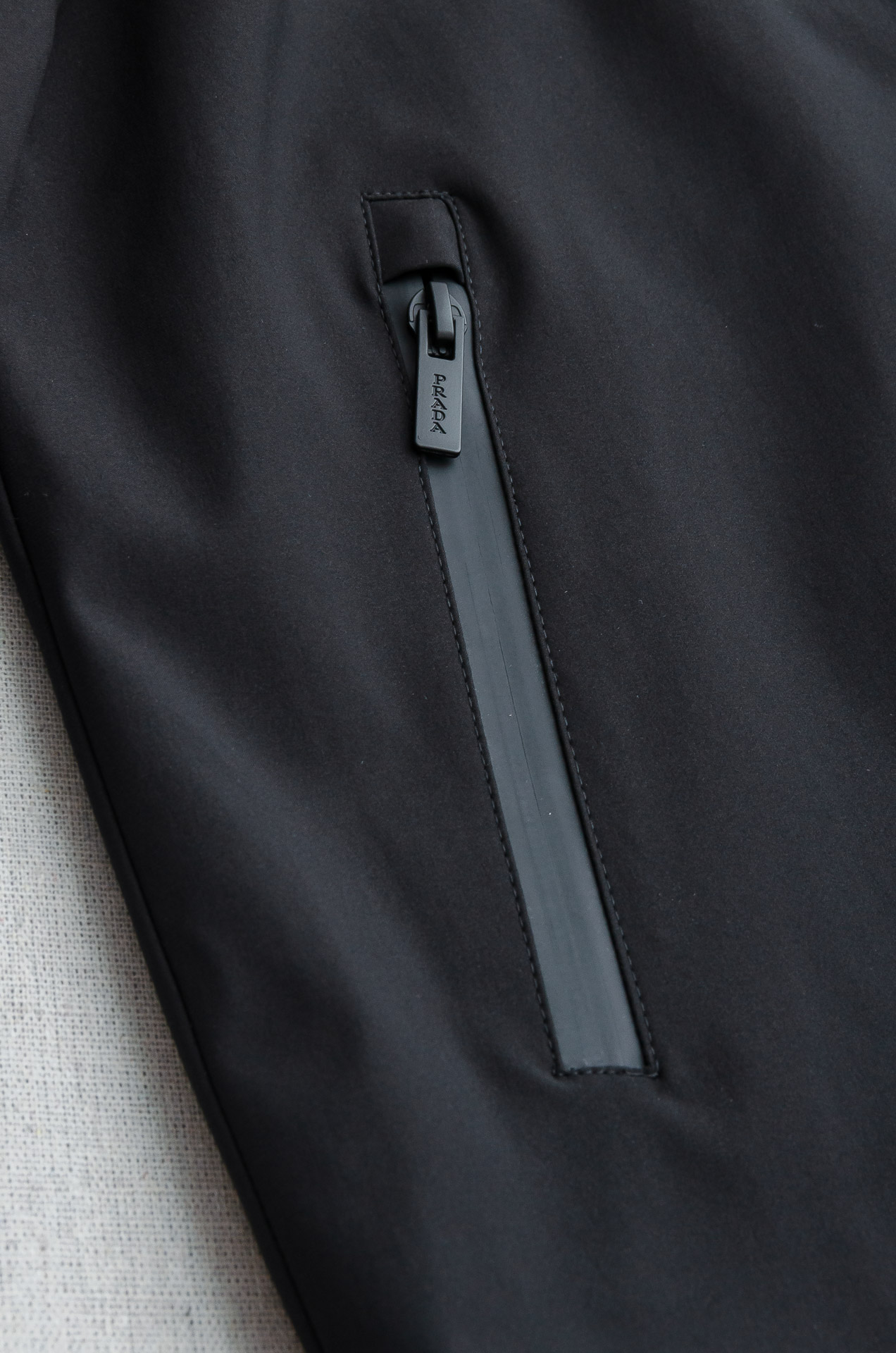 Prada 普拉达2025fw秋冬最新高密度防风防水面料保暖纤维填充来自P家经典男士连帽棉衣外套#采用8