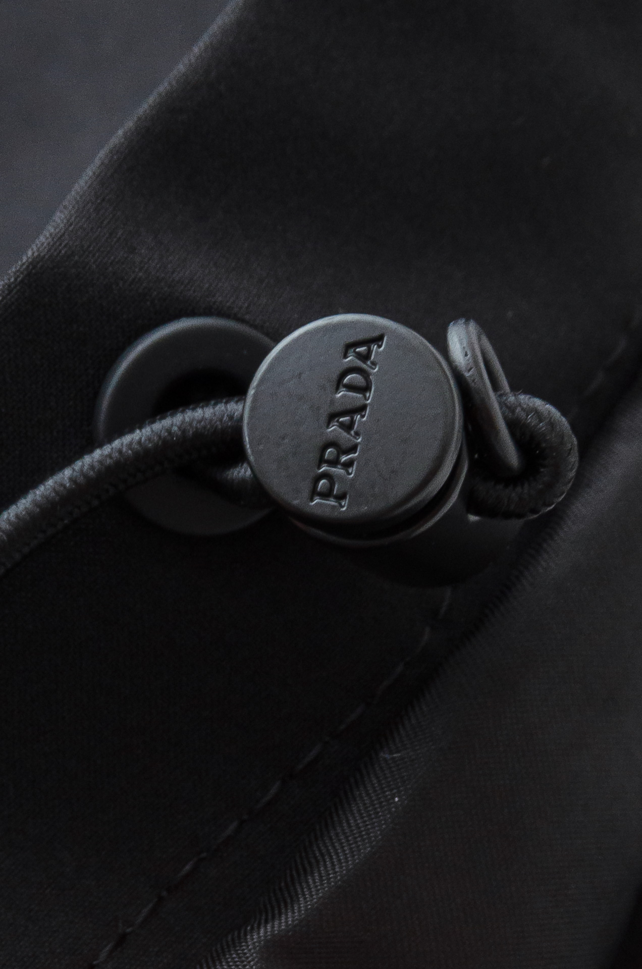 Prada 普拉达2025fw秋冬最新高密度防风防水面料保暖纤维填充来自P家经典男士连帽棉衣外套#采用8