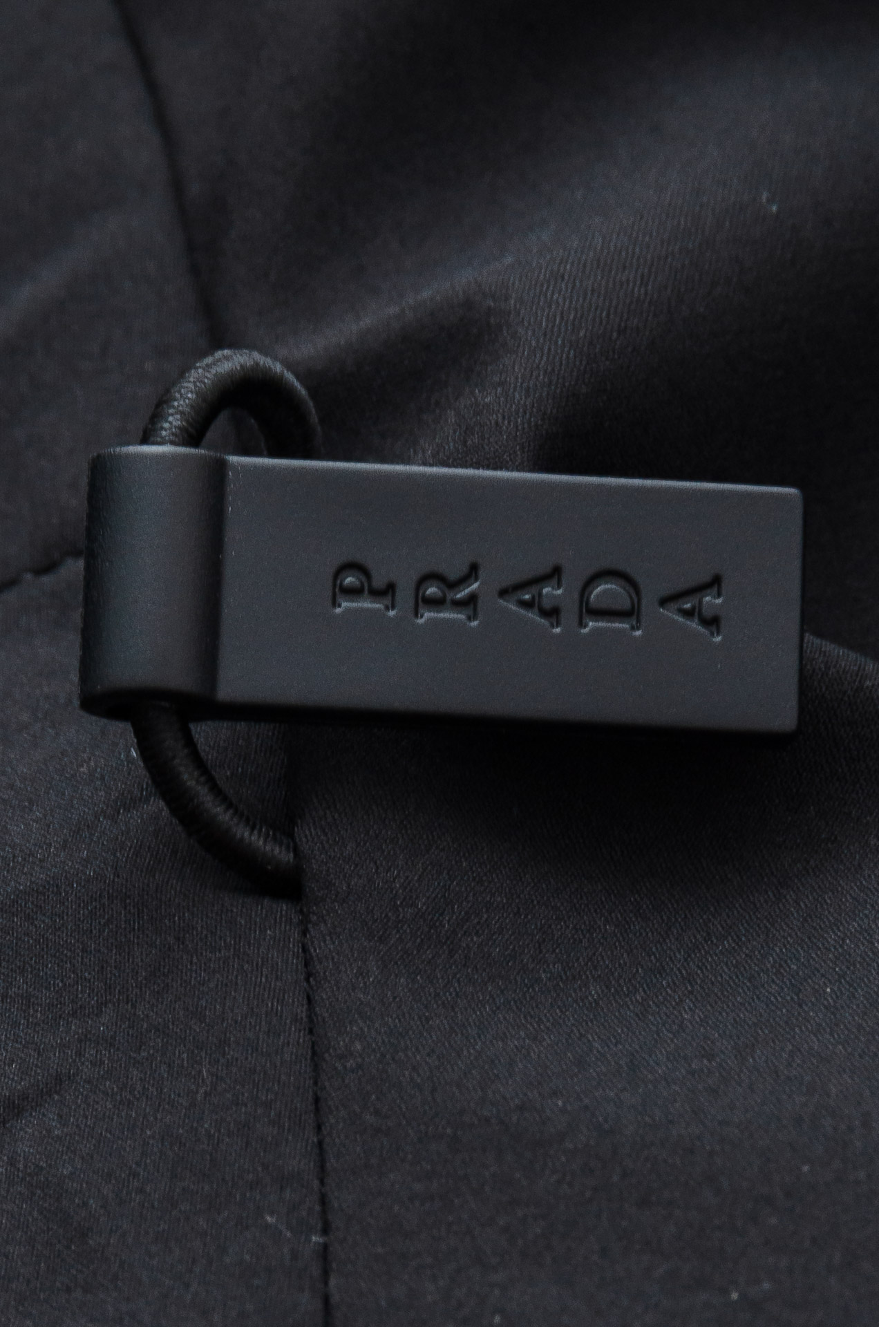 Prada 普拉达2025fw秋冬最新高密度防风防水面料保暖纤维填充来自P家经典男士连帽棉衣外套#采用8